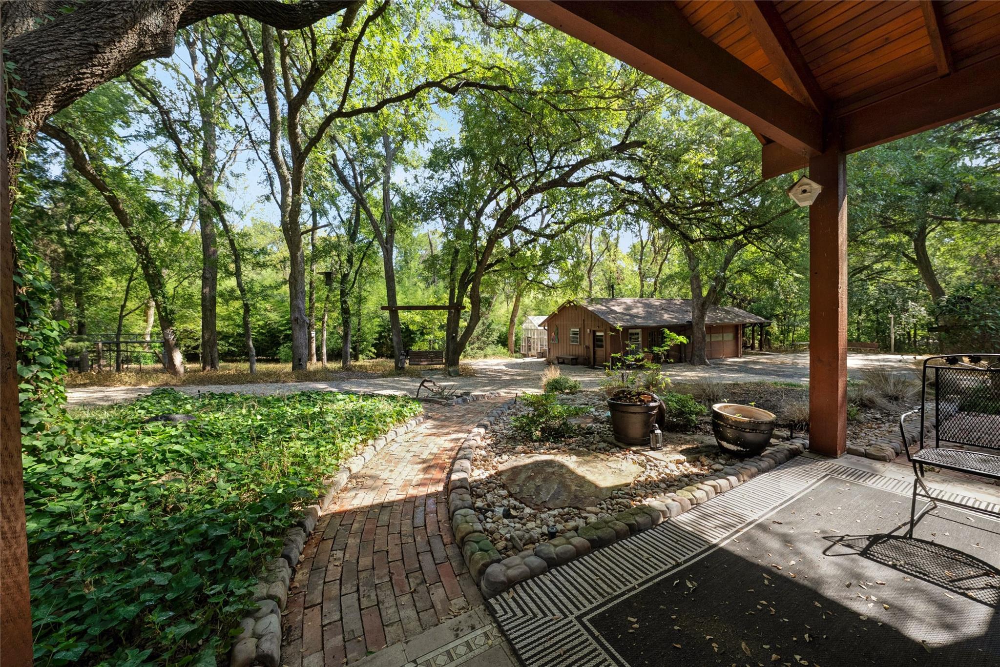 main property photo 28