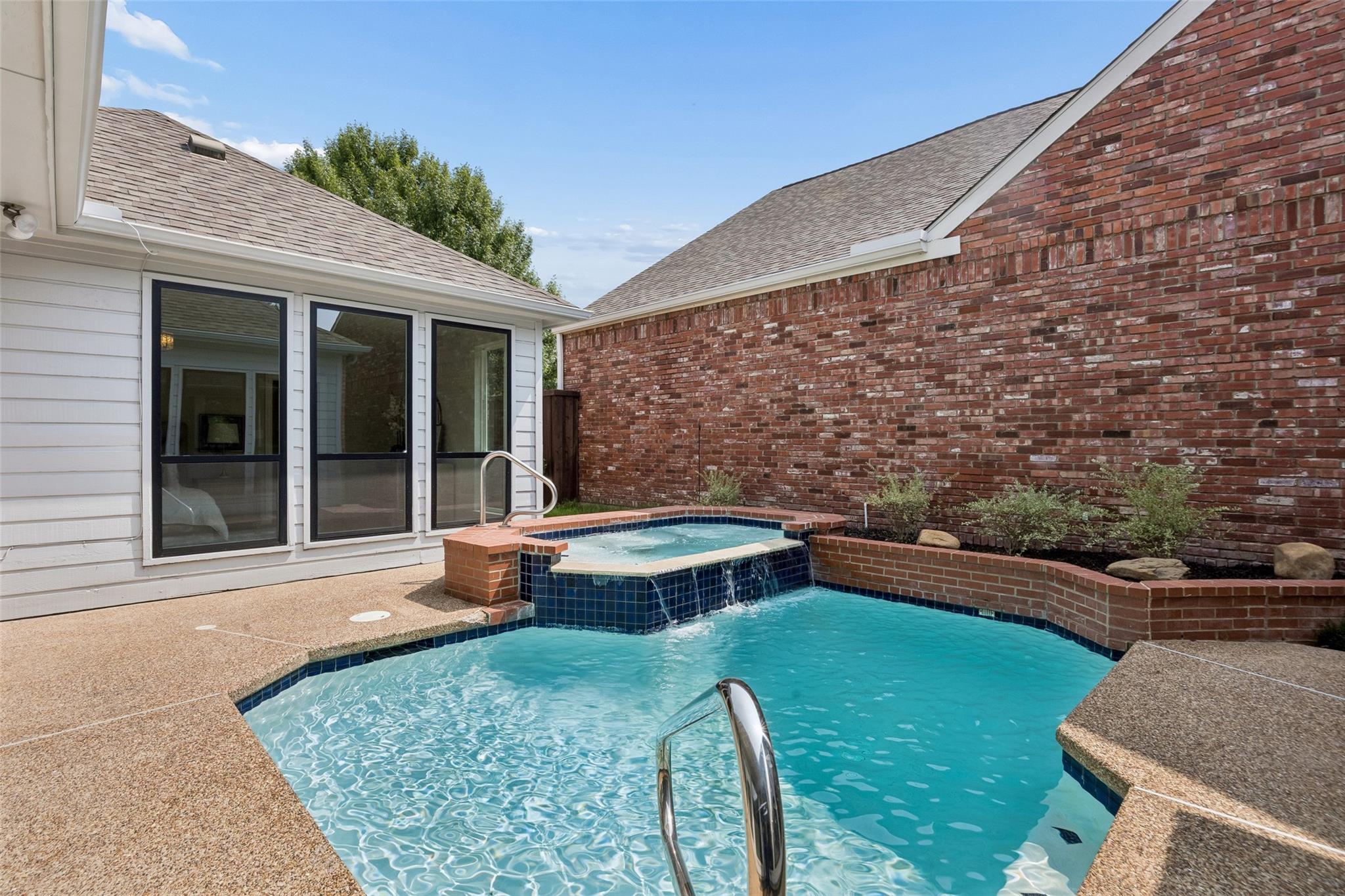 main property photo 28