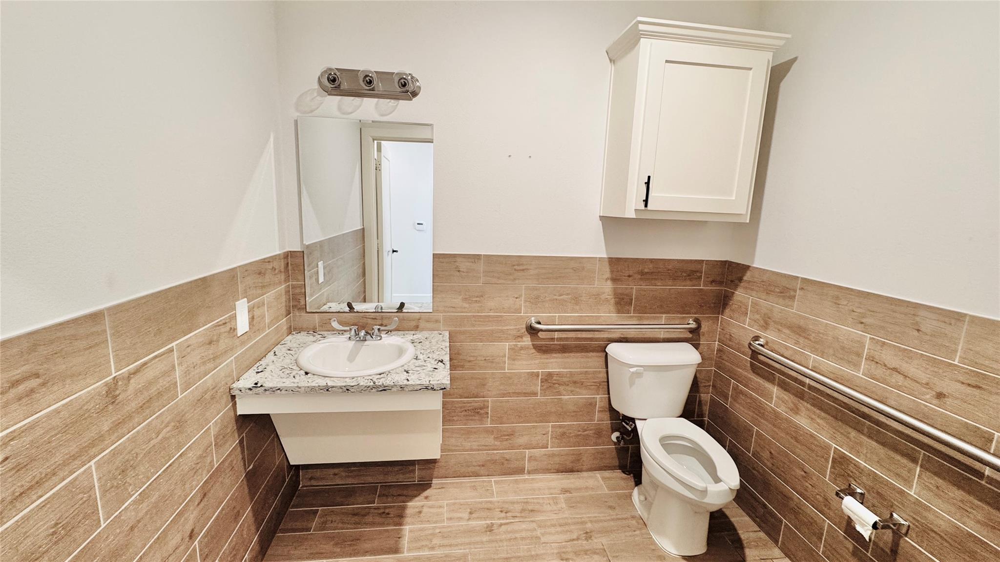 main property photo 8