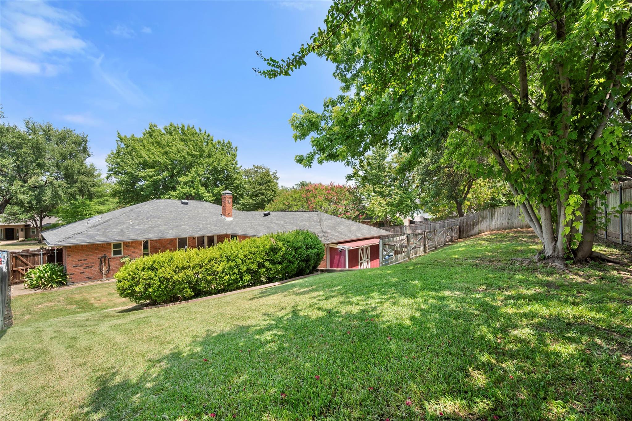 main property photo 28
