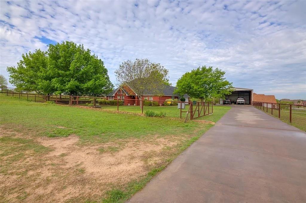 main property photo 6