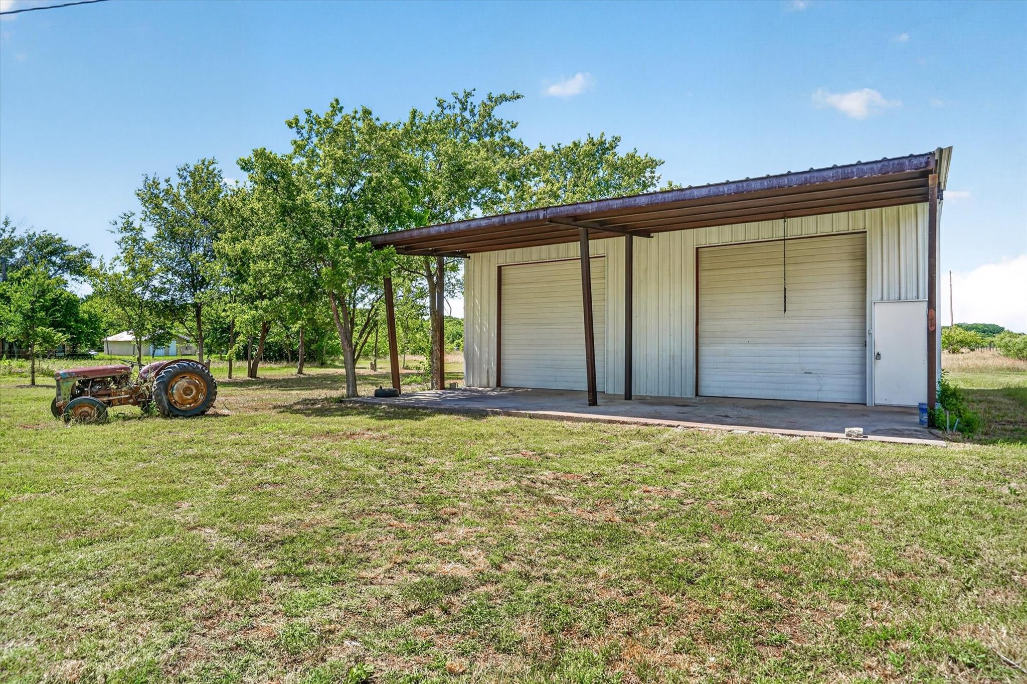 main property photo 32