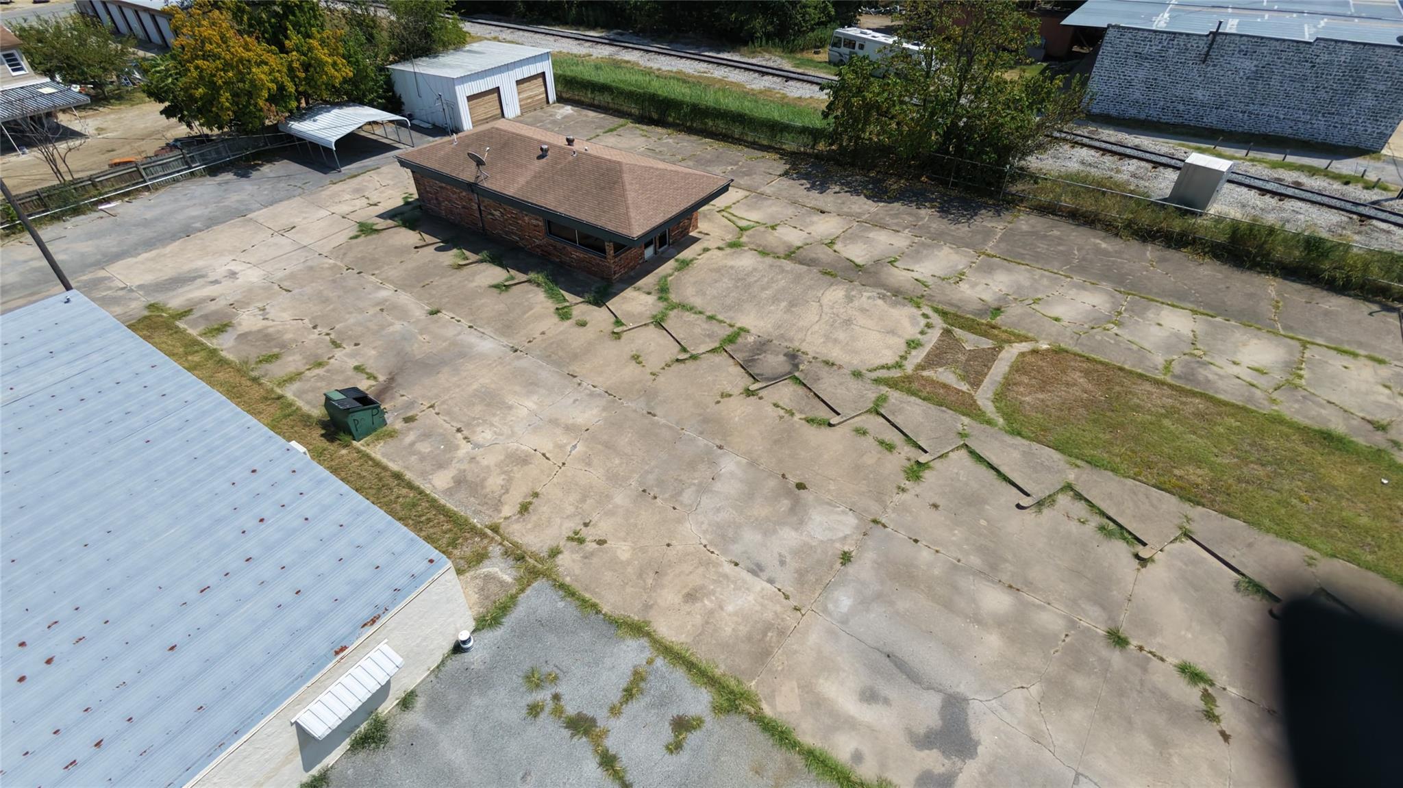 main property photo 25