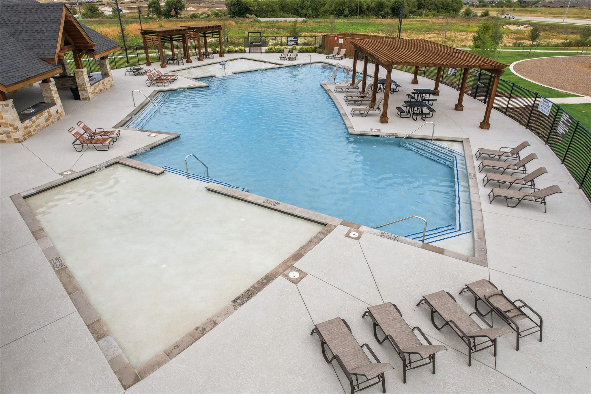 main property photo 14