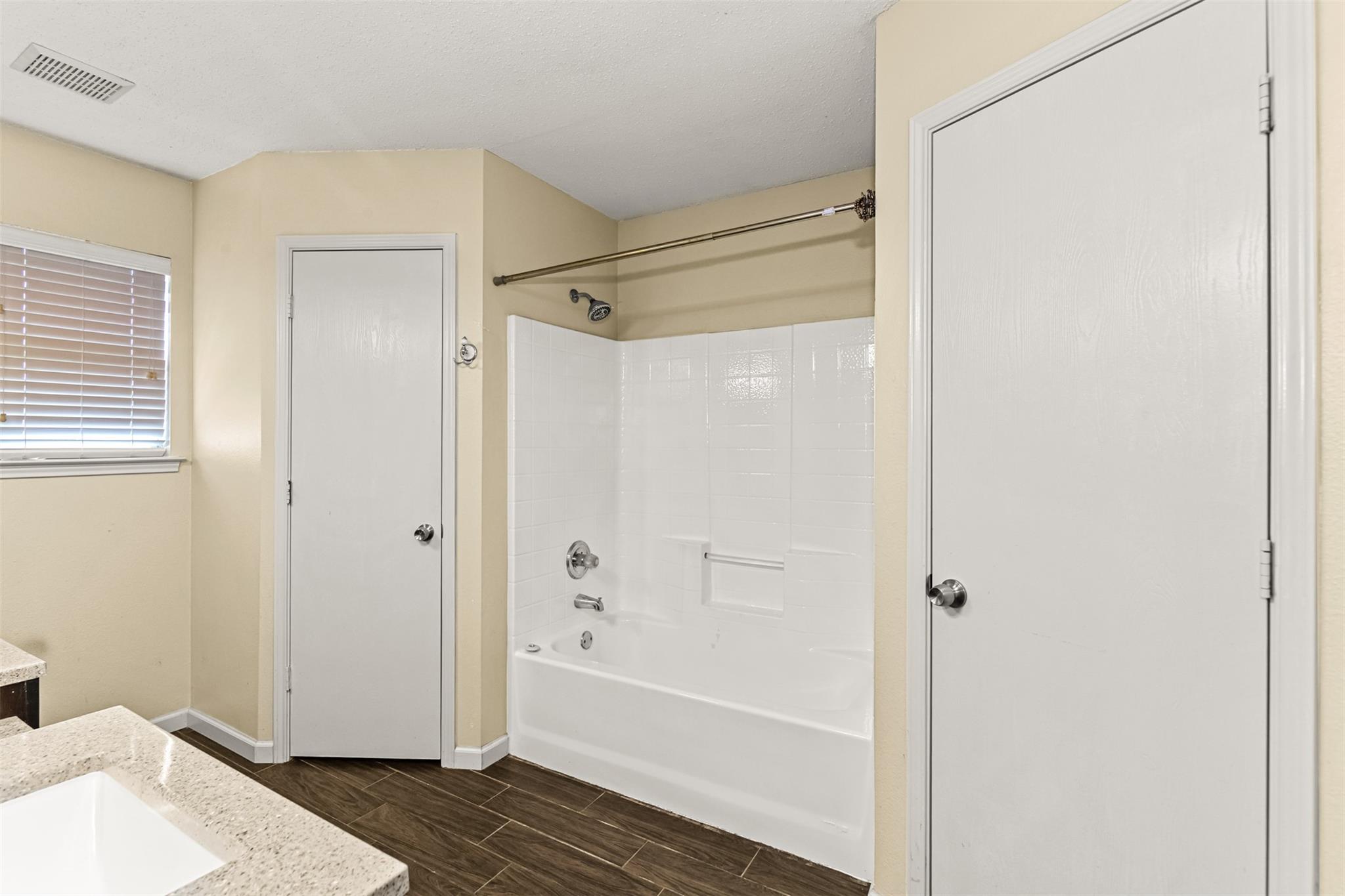 property viewer photo 12
