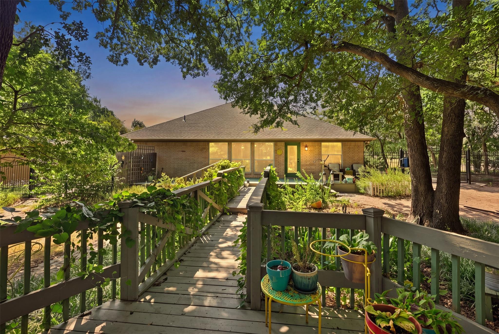 main property photo 28