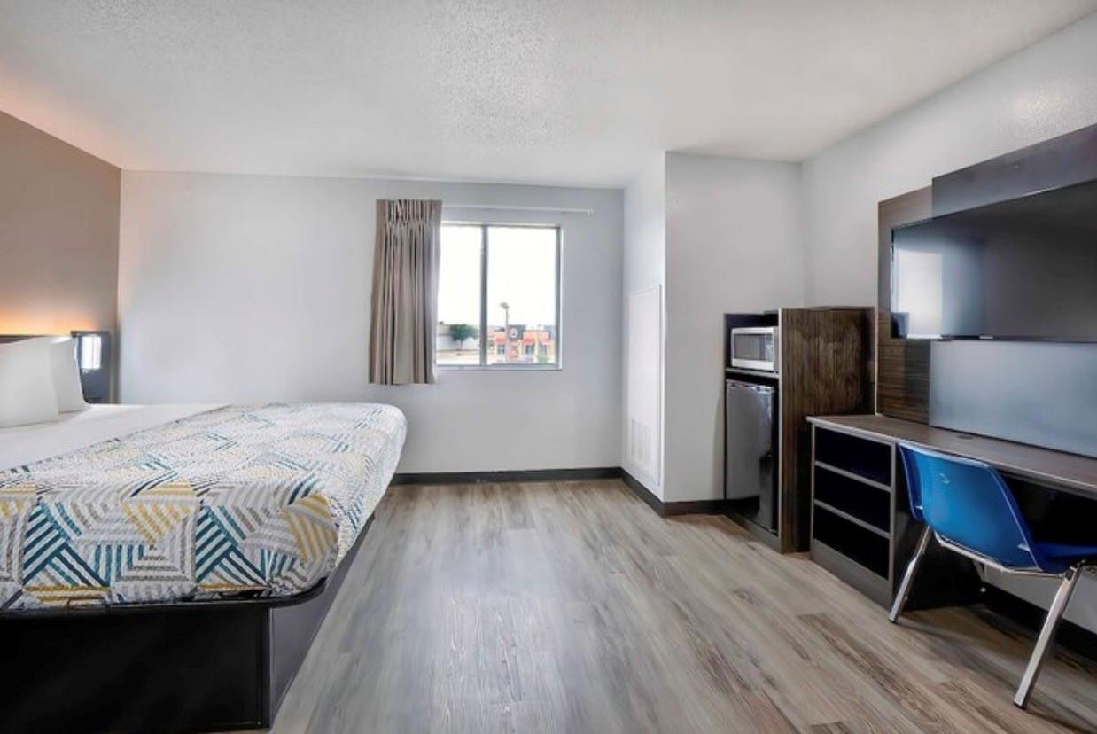 main property photo 12