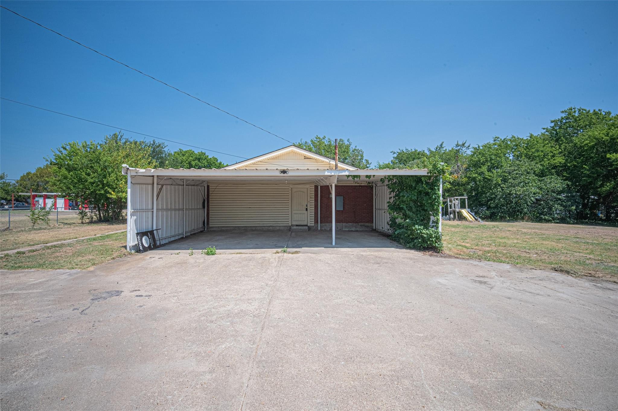 main property photo 24
