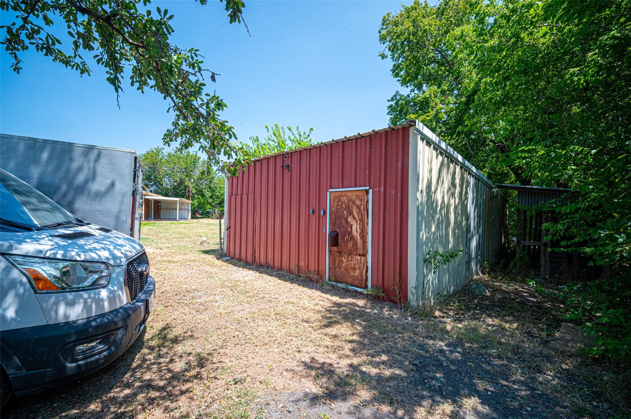 main property photo 30