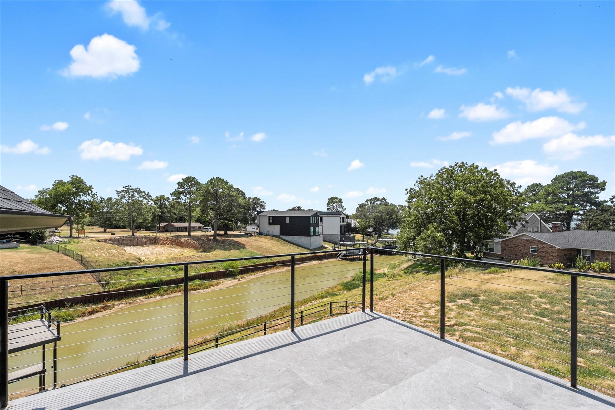 main property photo 28