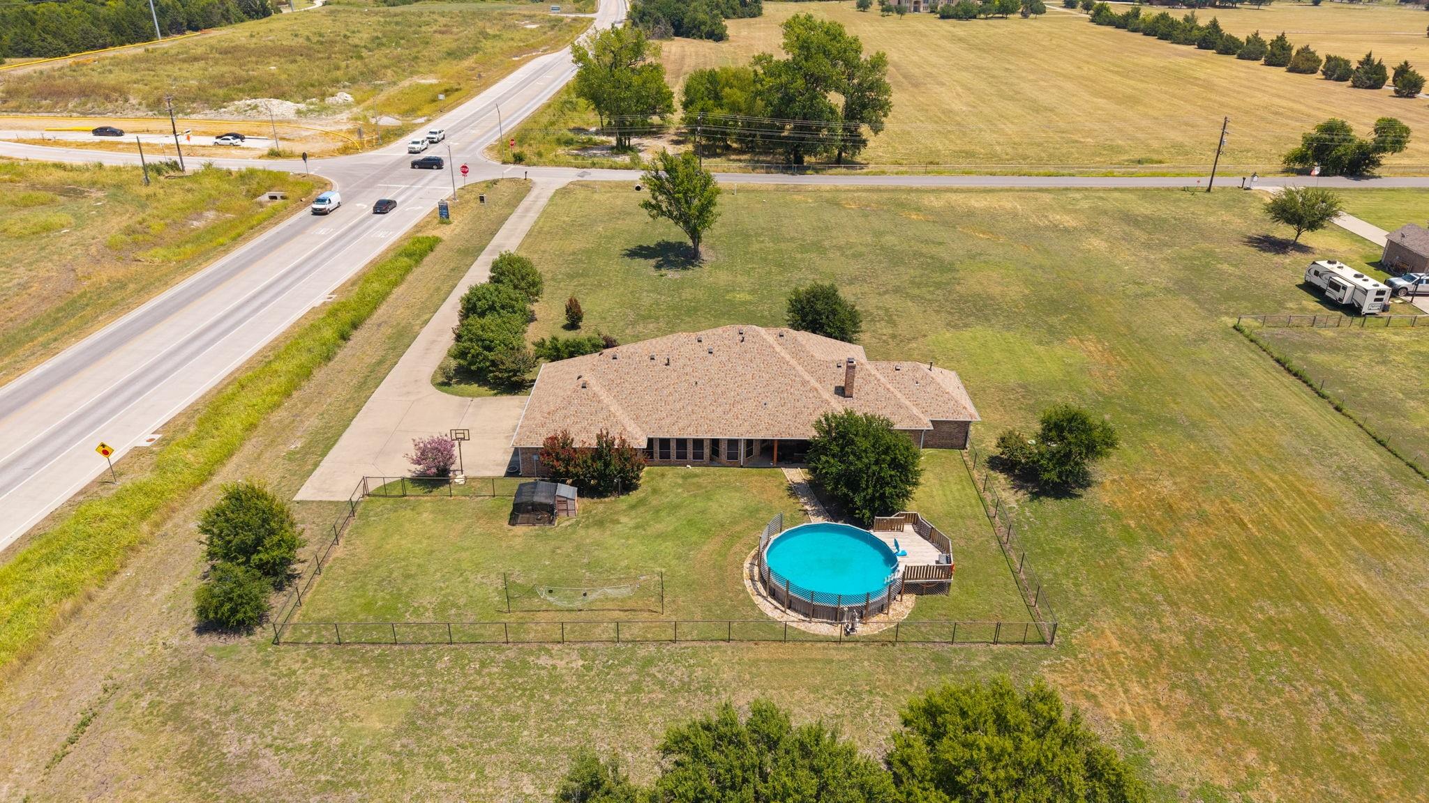 main property photo 23