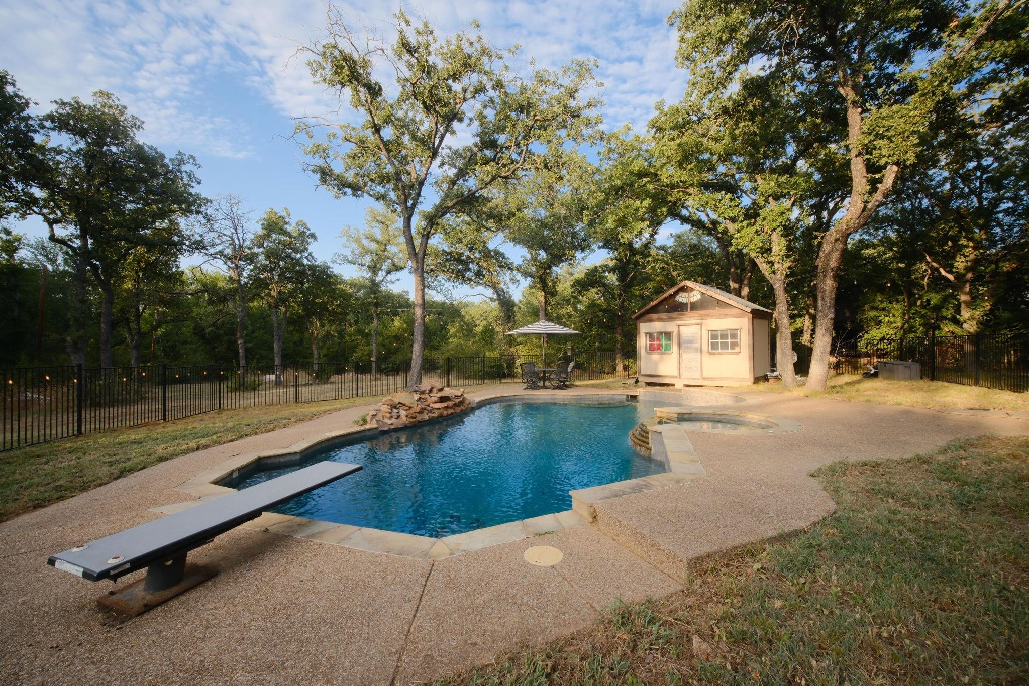 main property photo 9