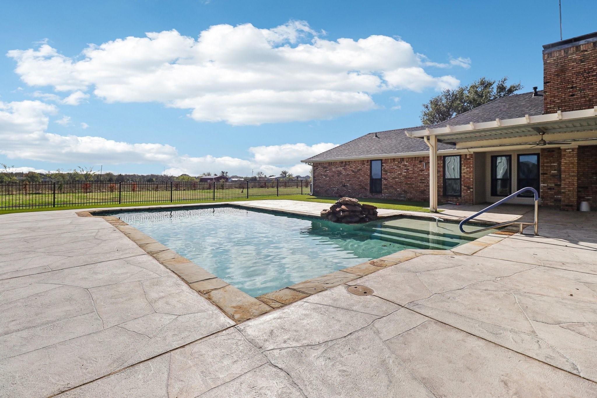main property photo 34