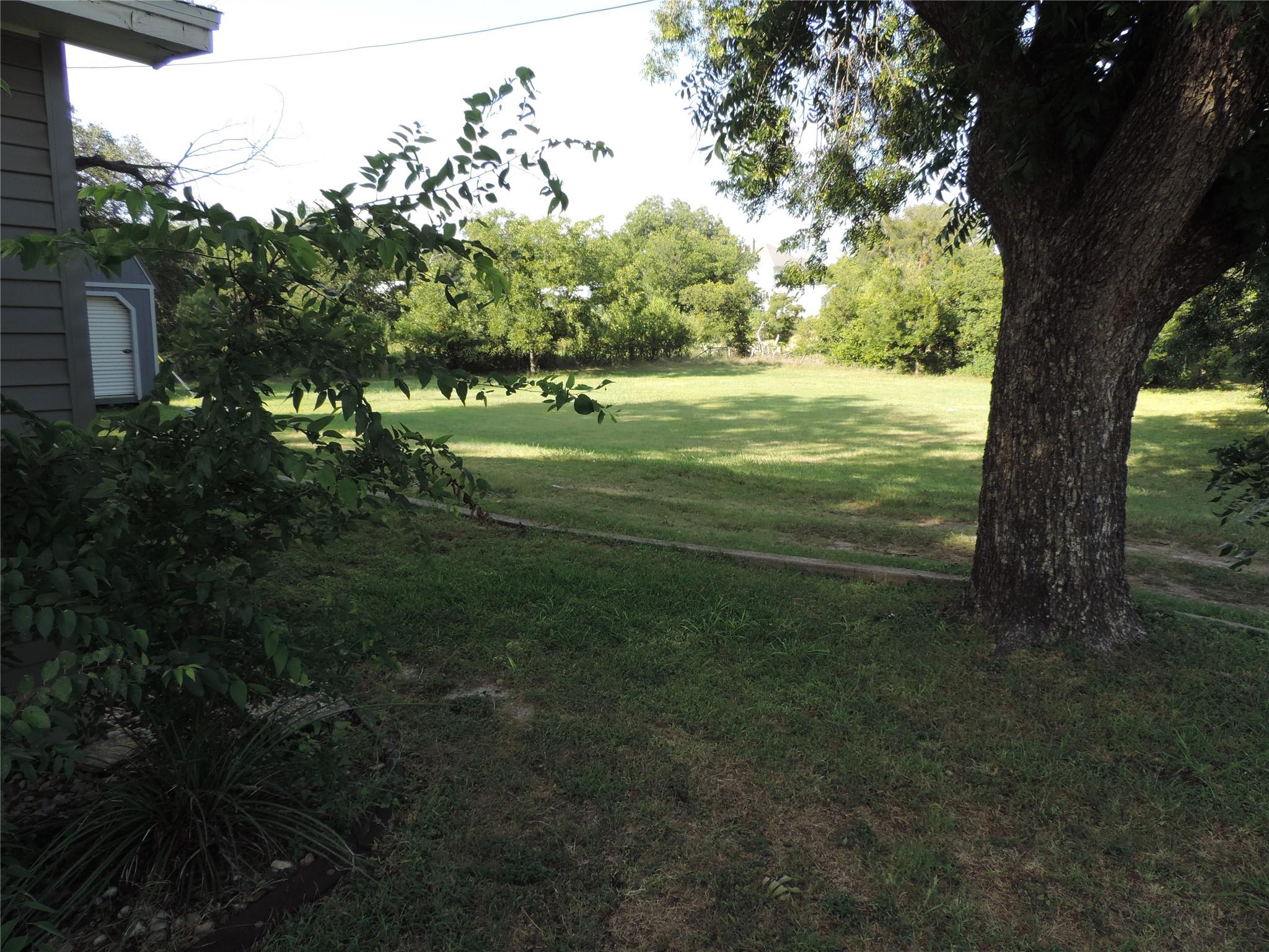 main property photo 11