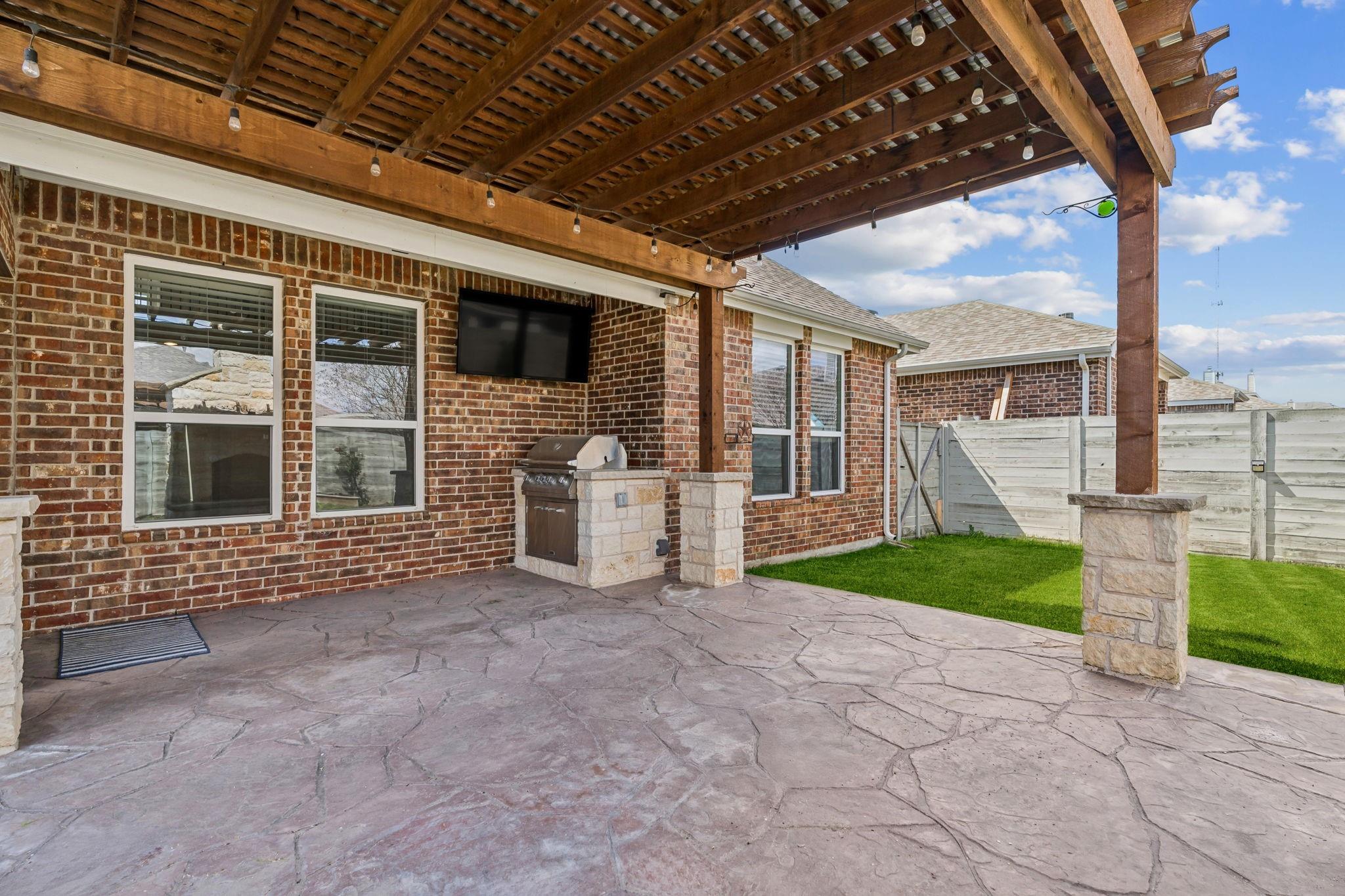 main property photo 32