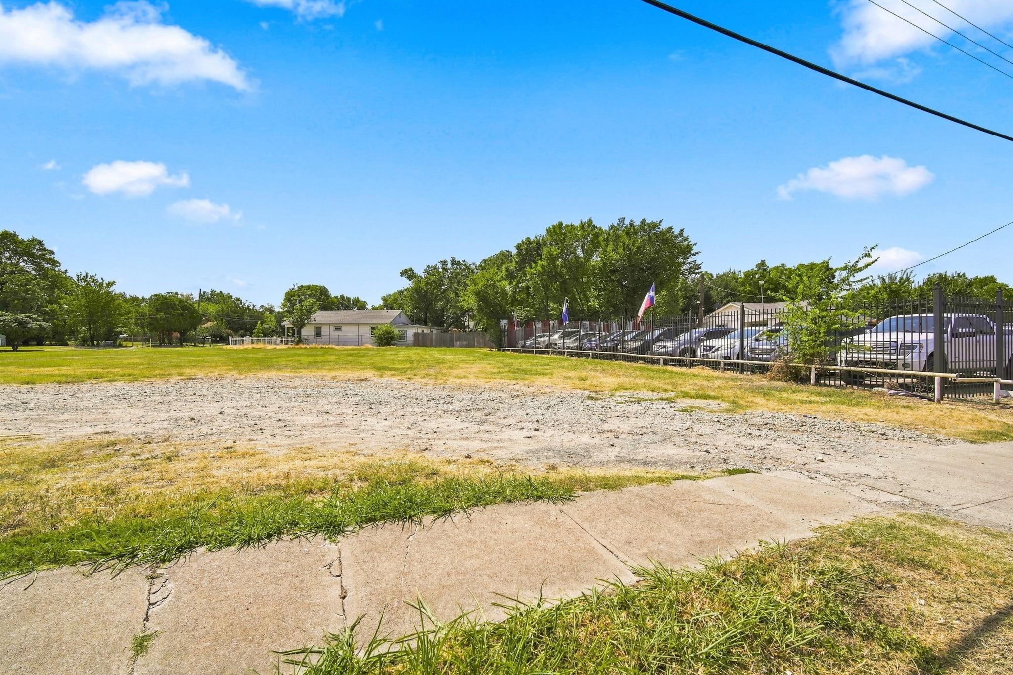 main property photo 16