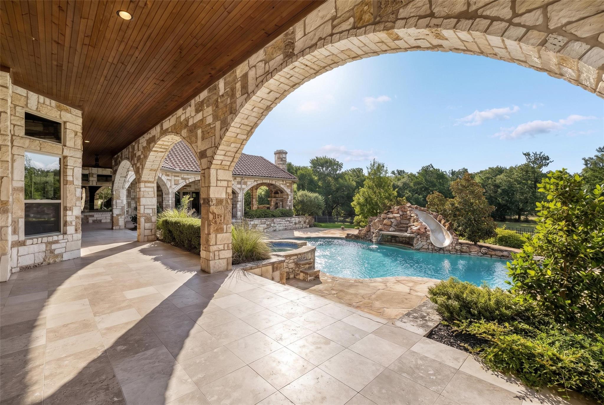 main property photo 25