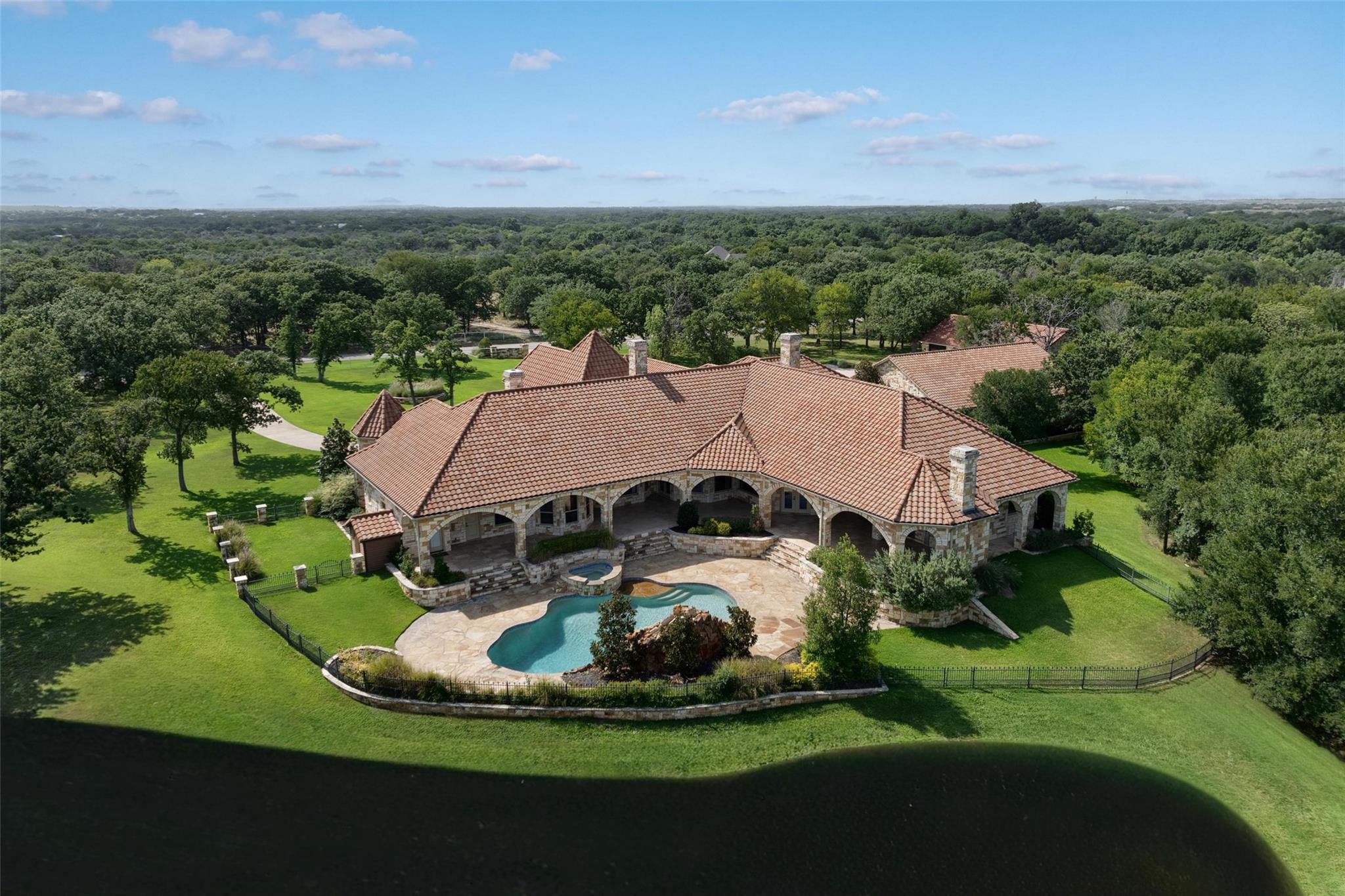 main property photo 33