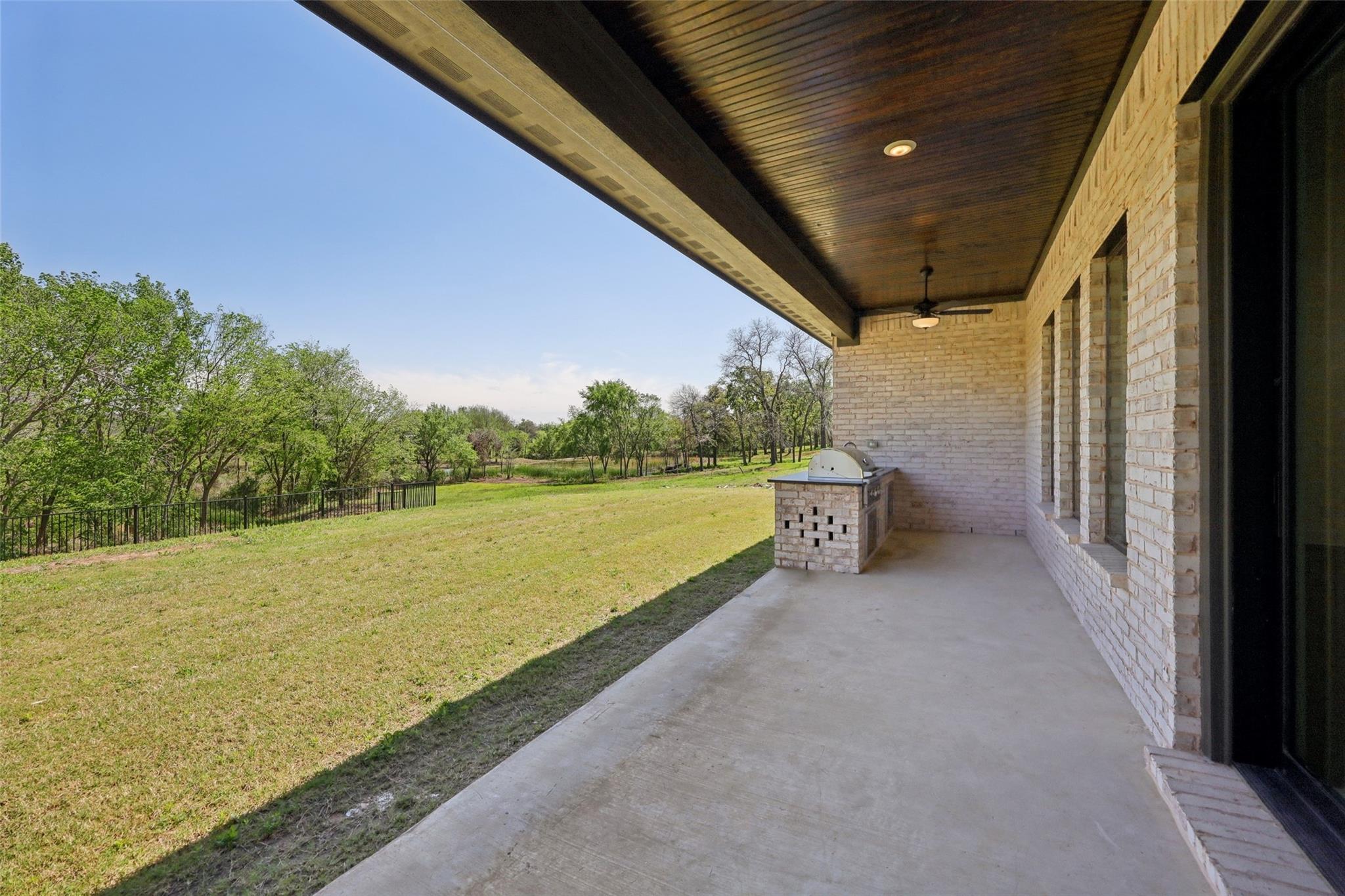 main property photo 16