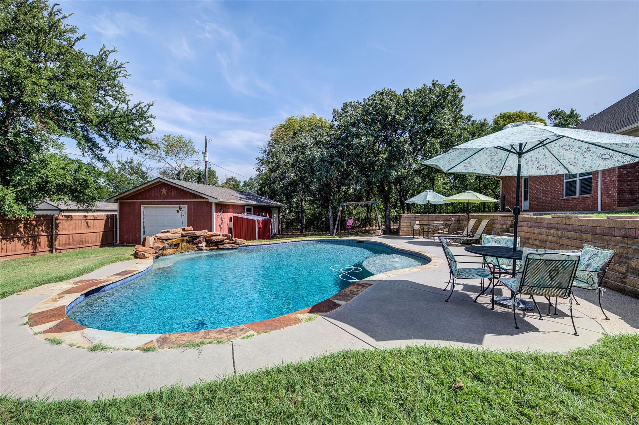 main property photo 30