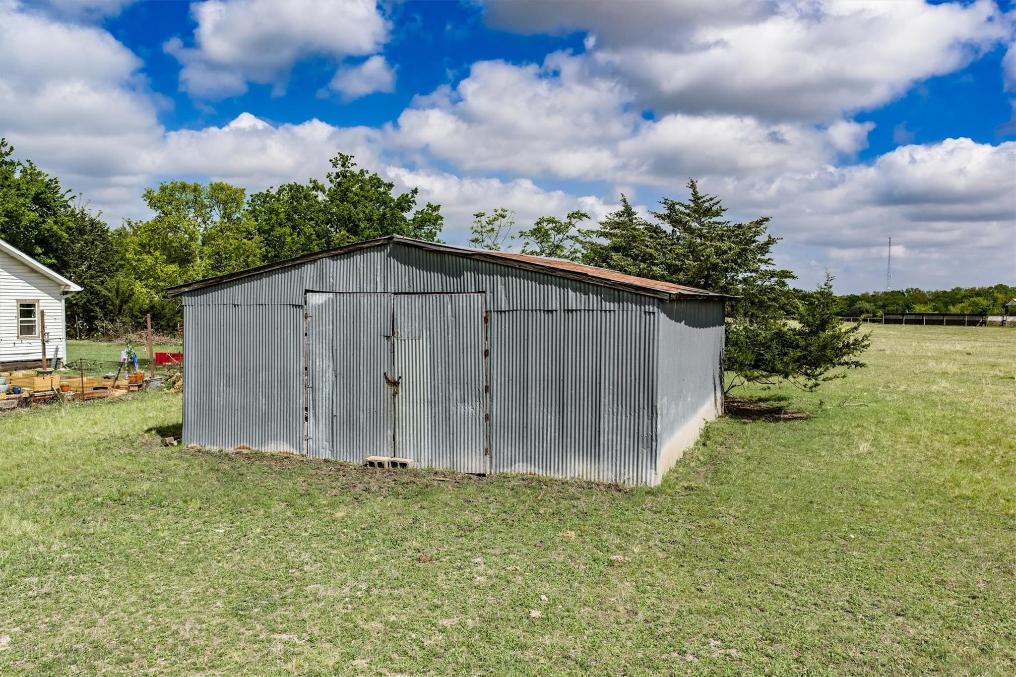 main property photo 17