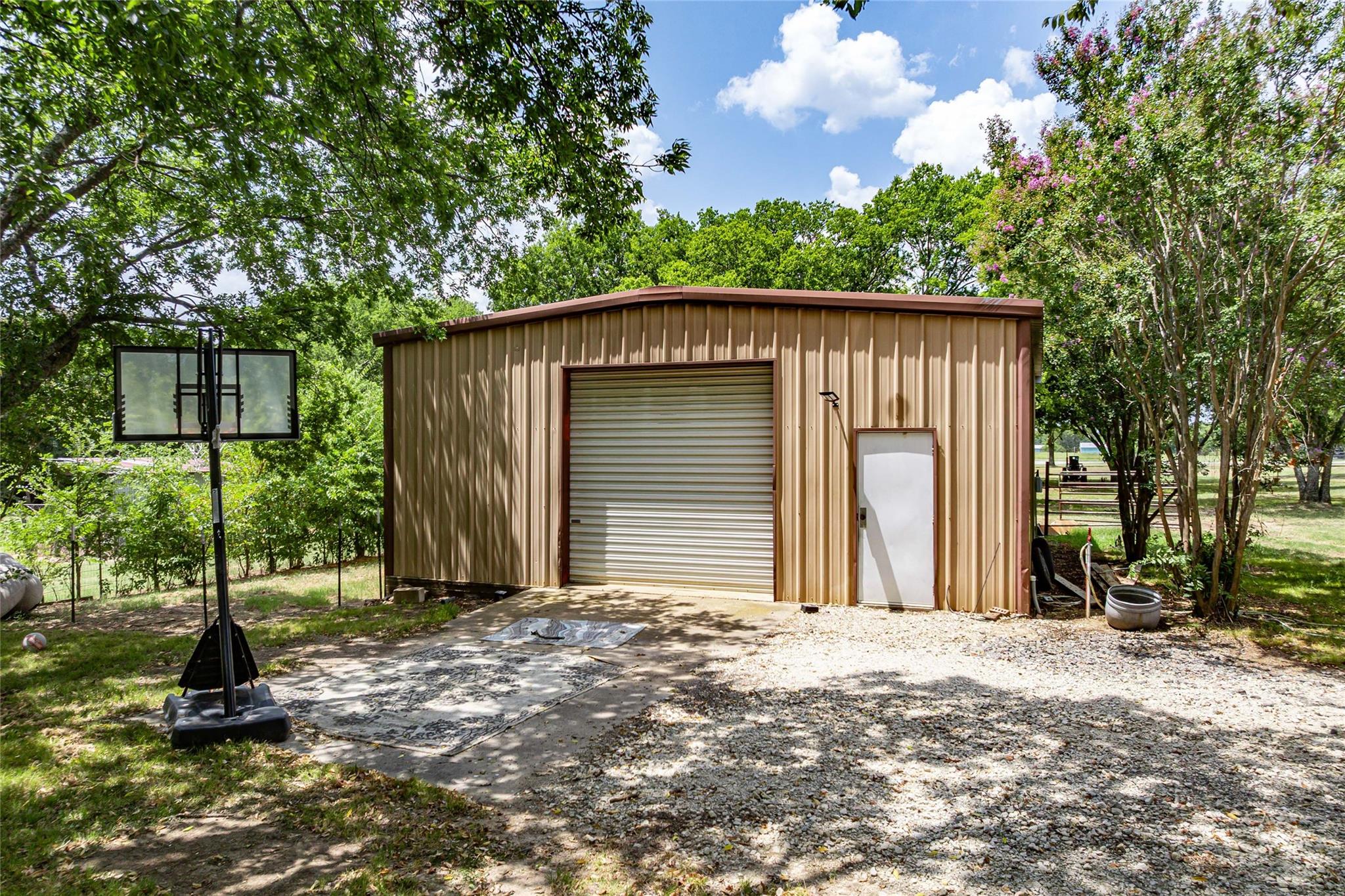 main property photo 29