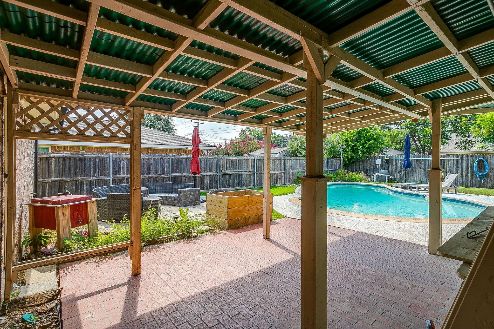main property photo 28