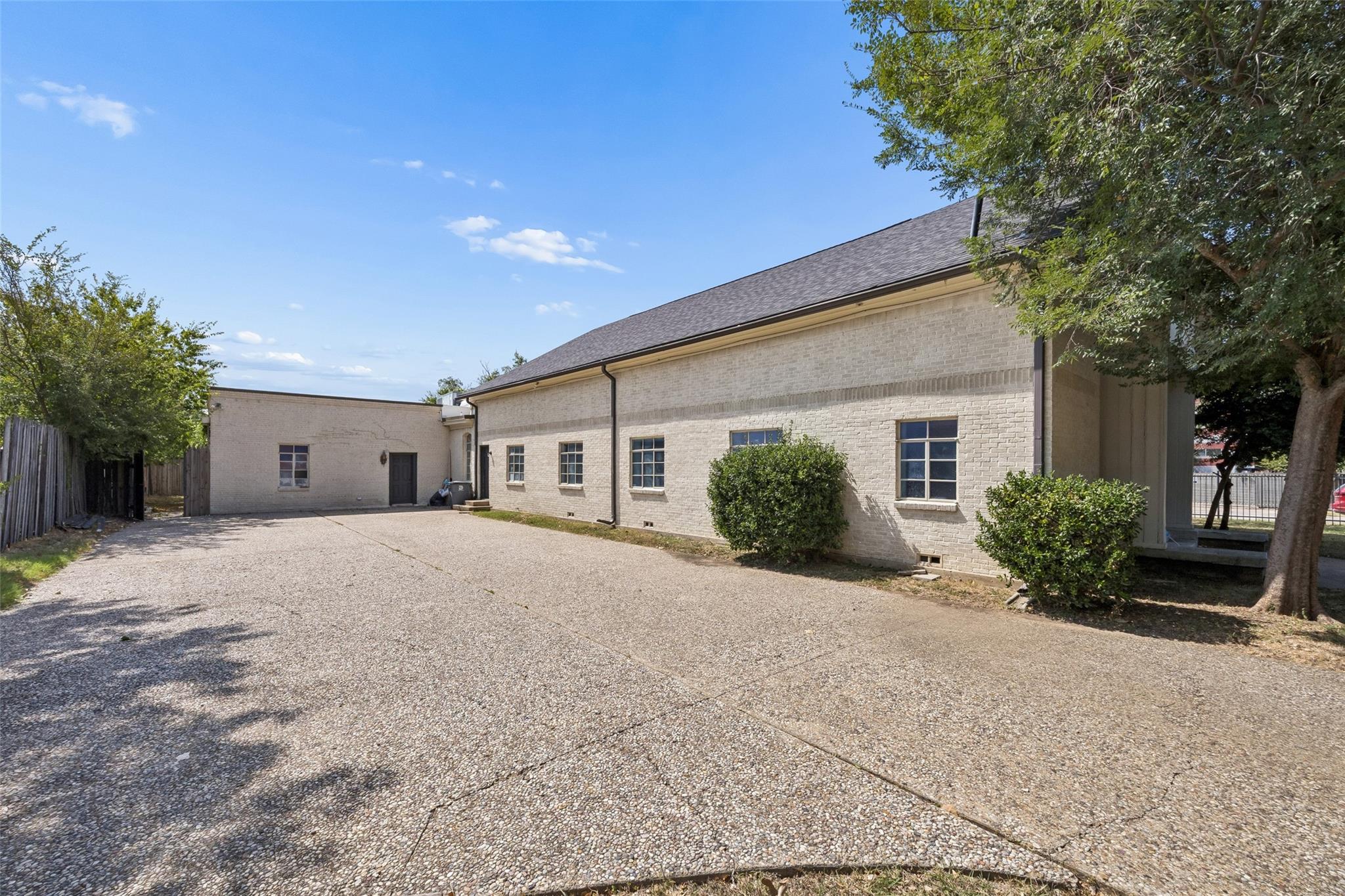 main property photo 31