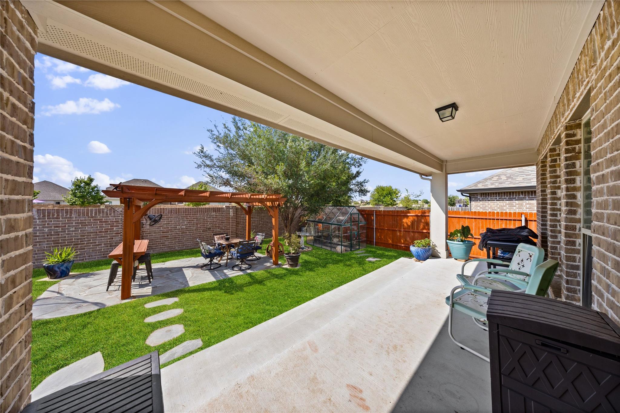 main property photo 28