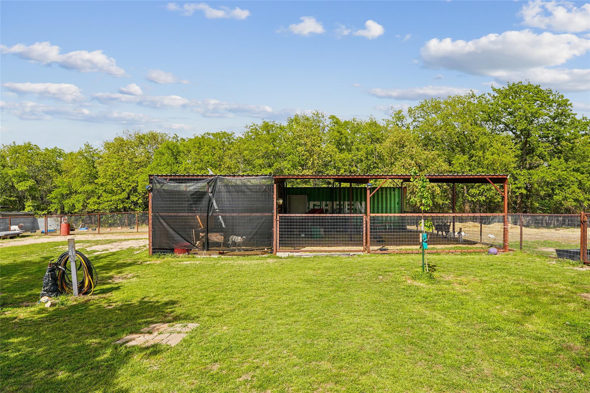 main property photo 28