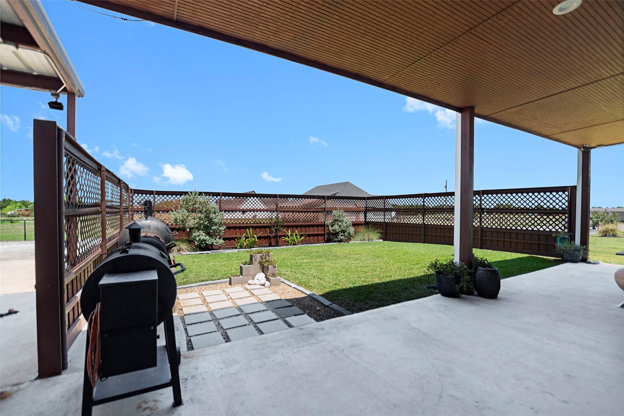 main property photo 23