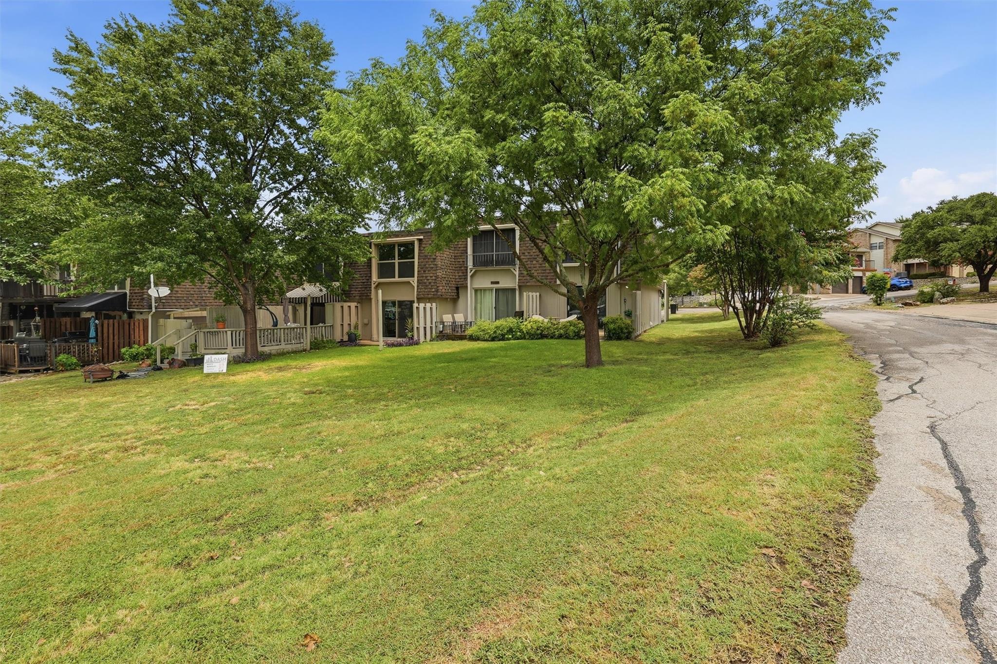 main property photo 28