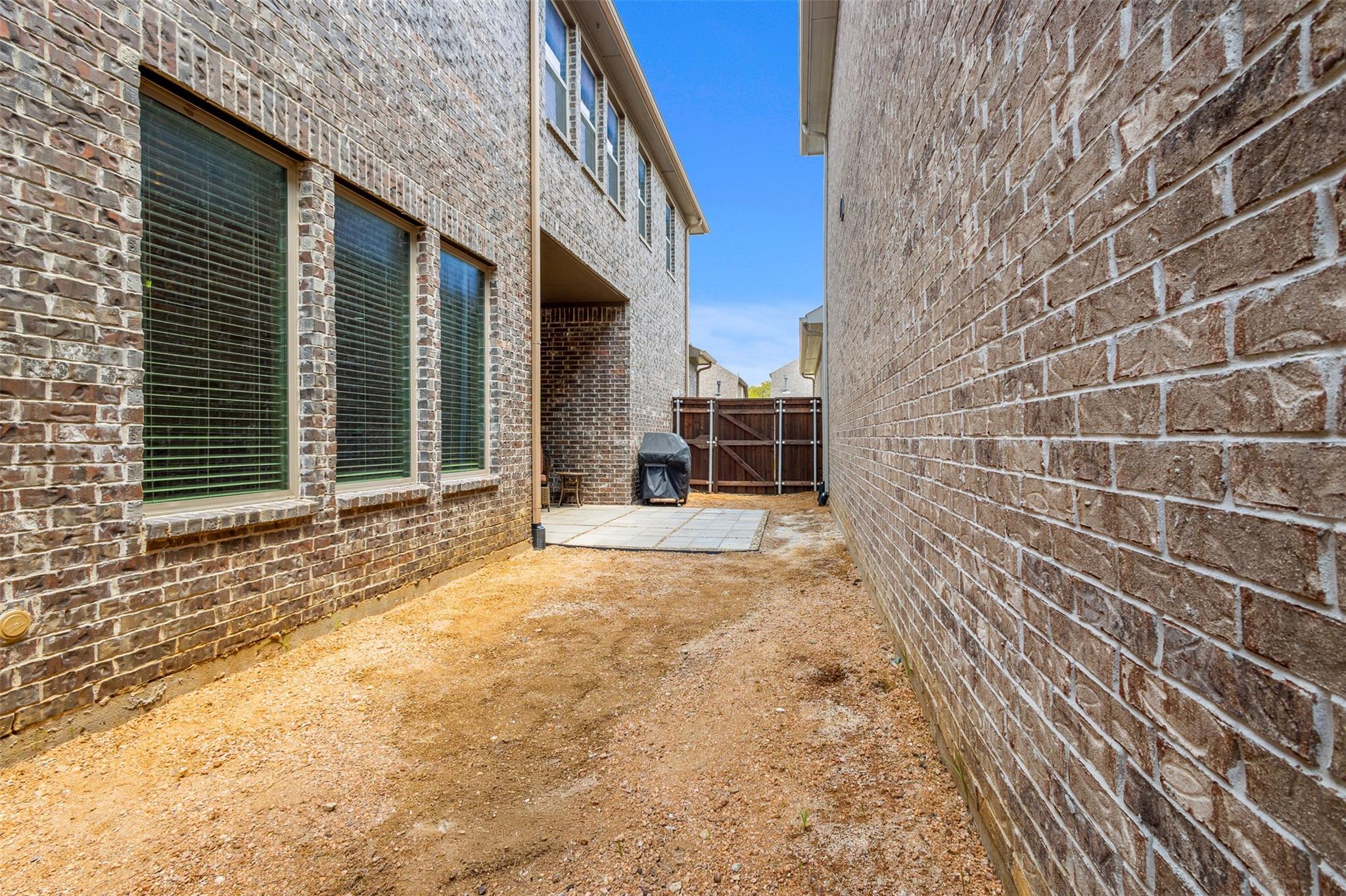 main property photo 27