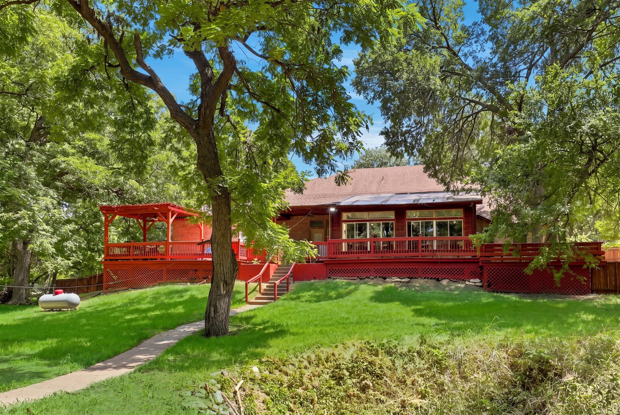 main property photo 30
