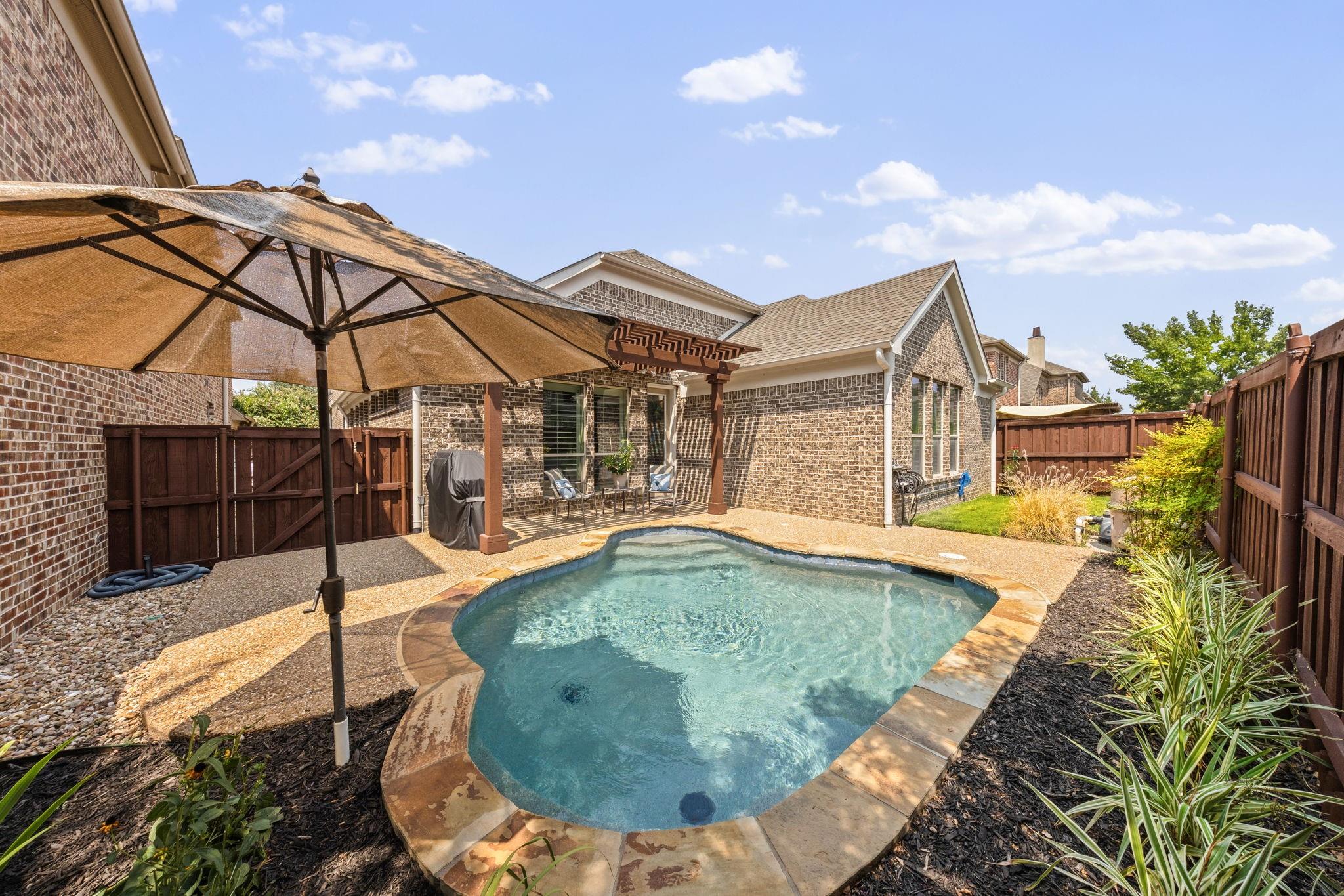 main property photo 23