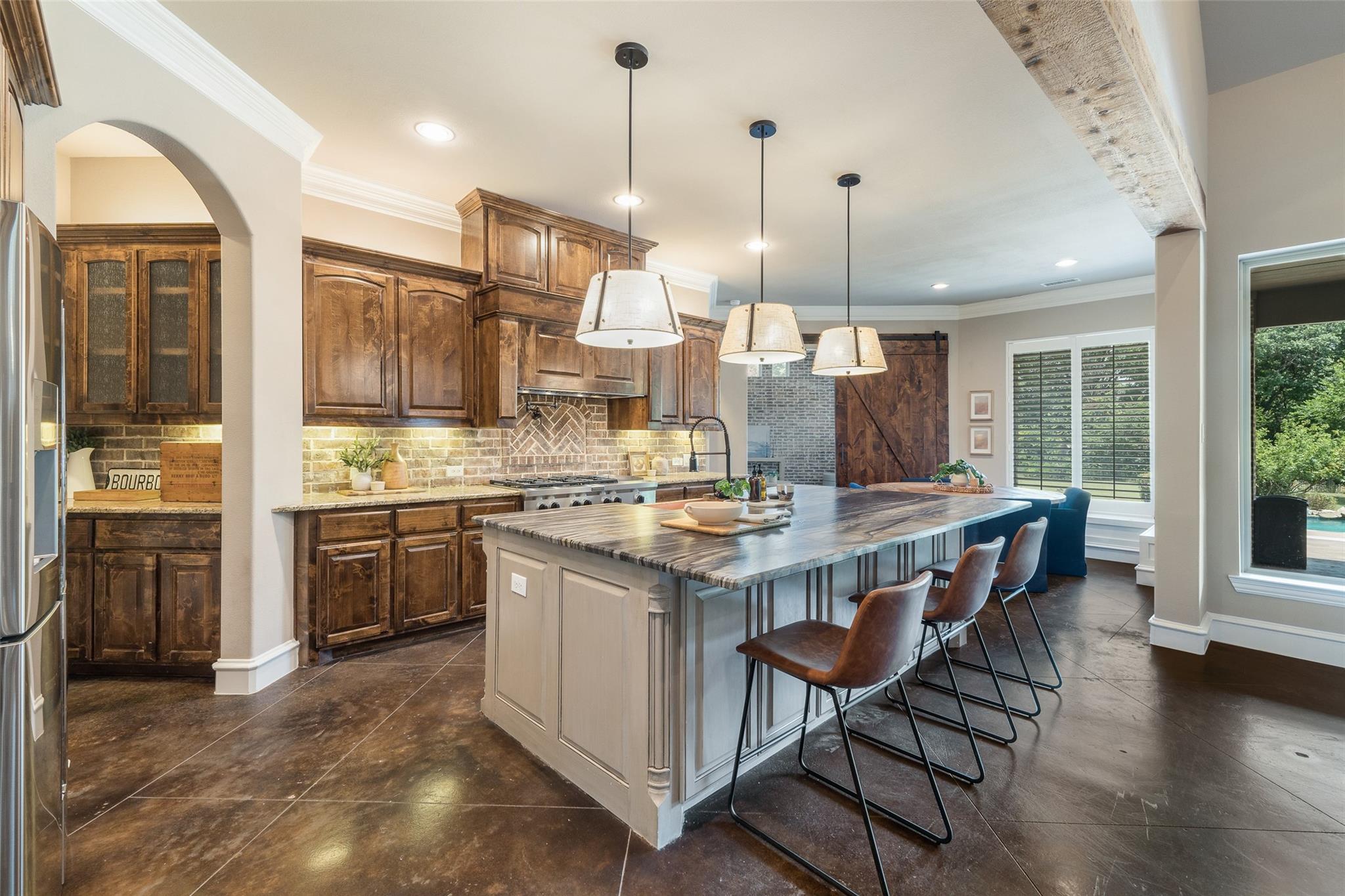 main property photo 7