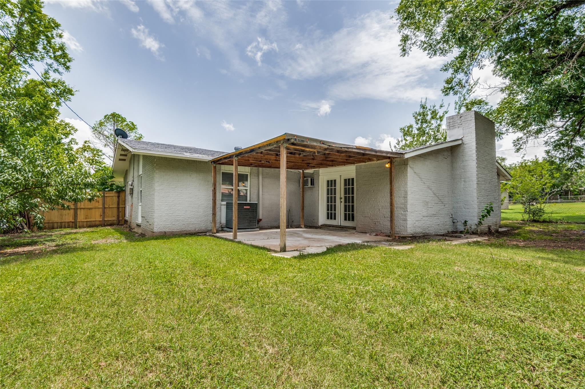 main property photo 11