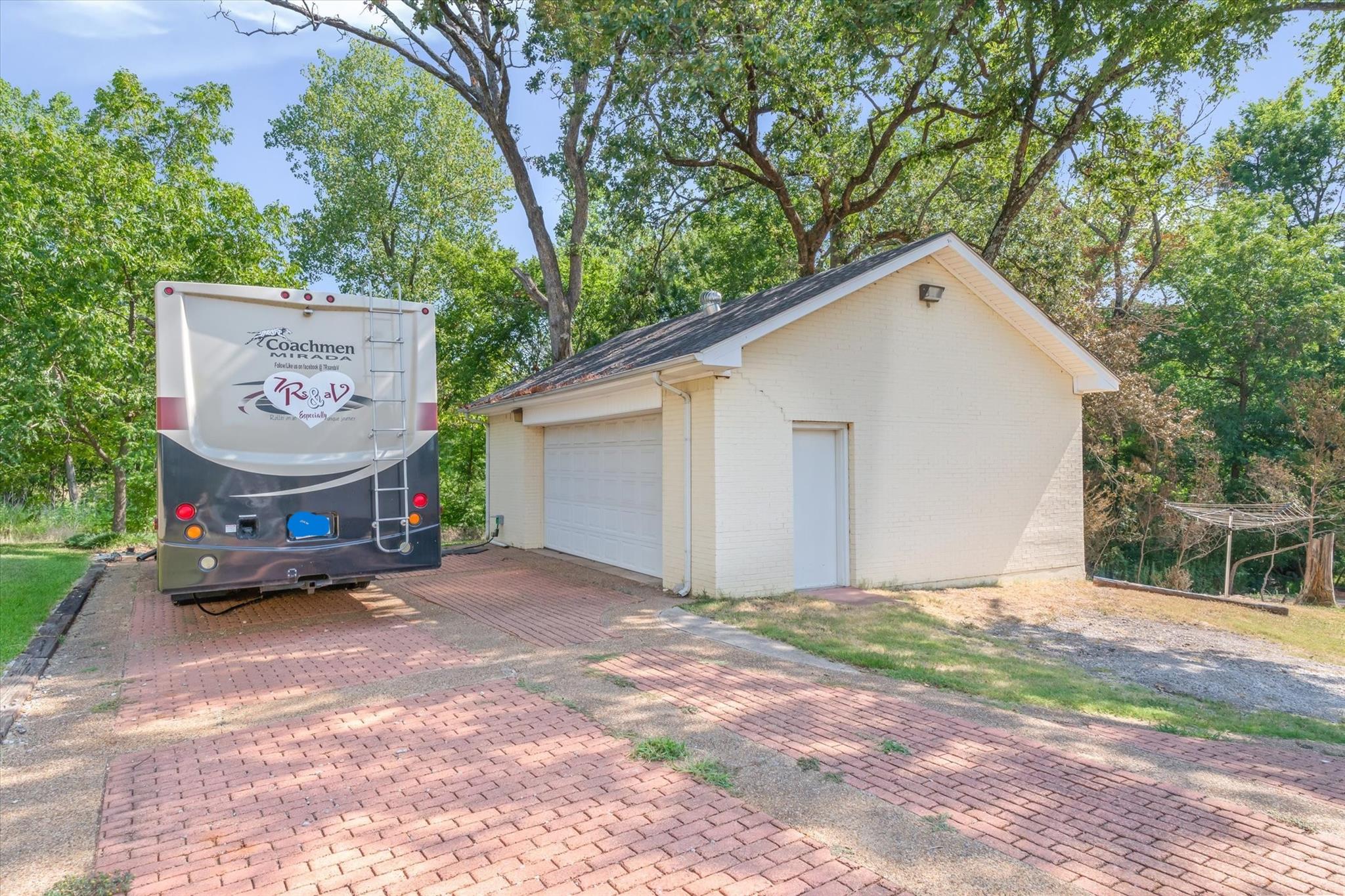 main property photo 39