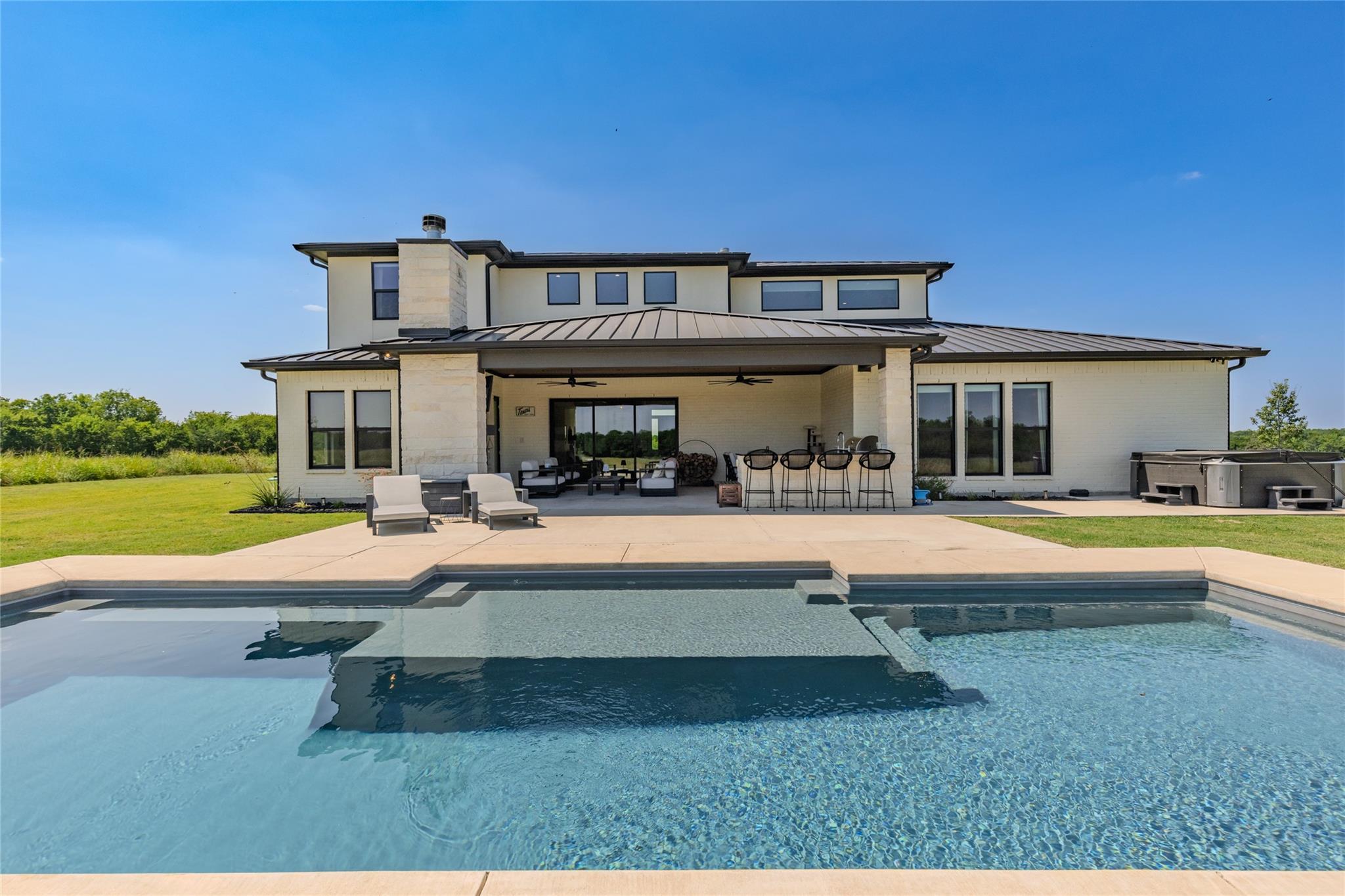 main property photo 27