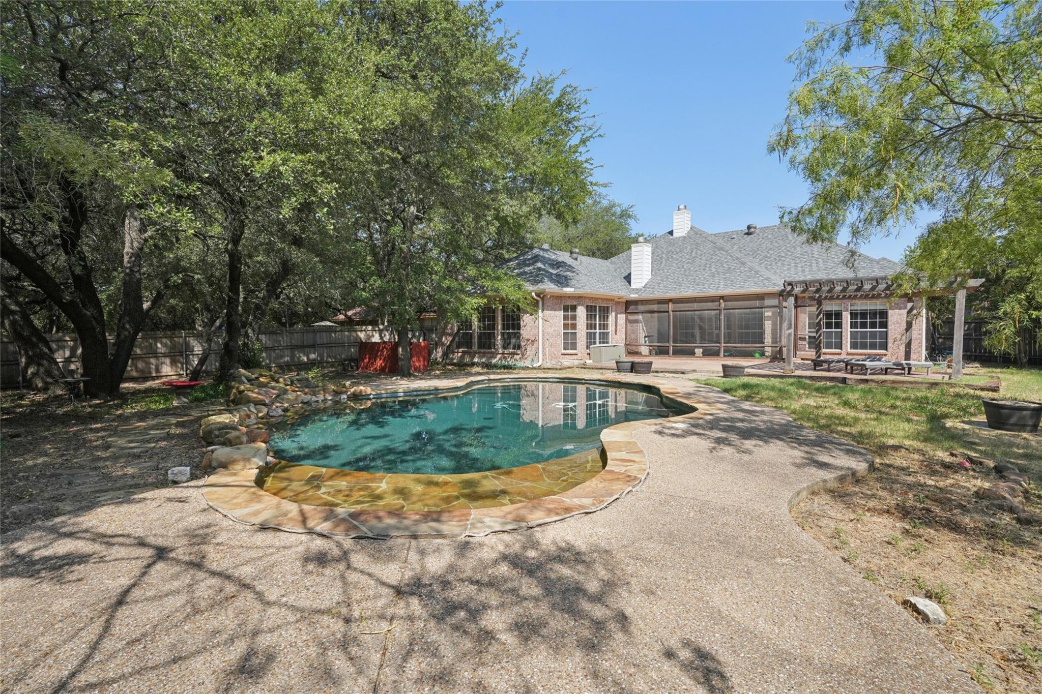 main property photo 24