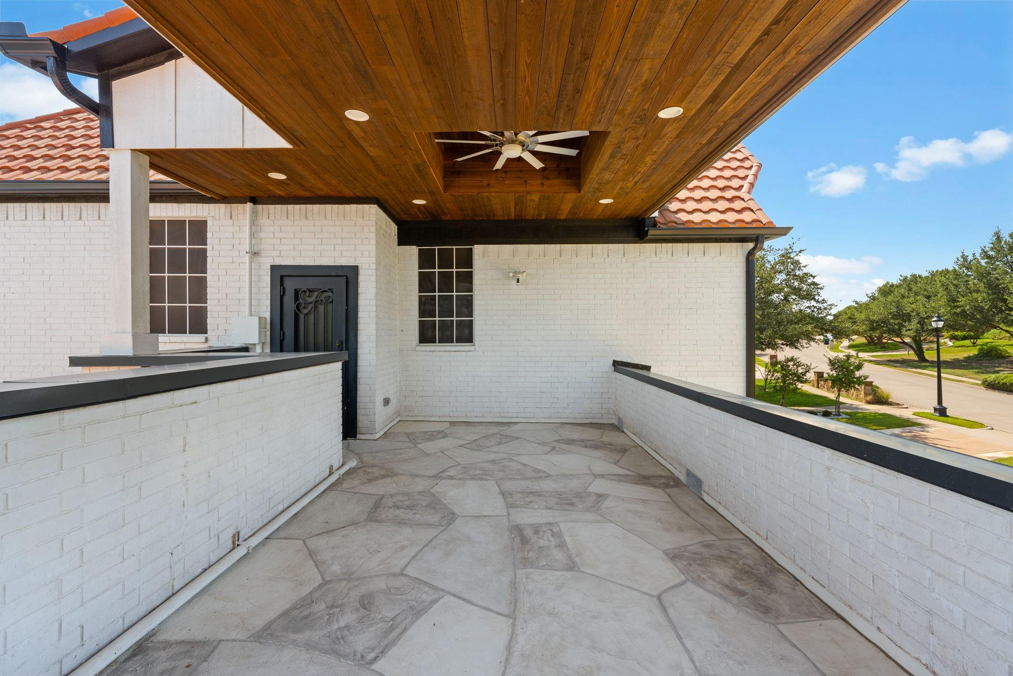 main property photo 30