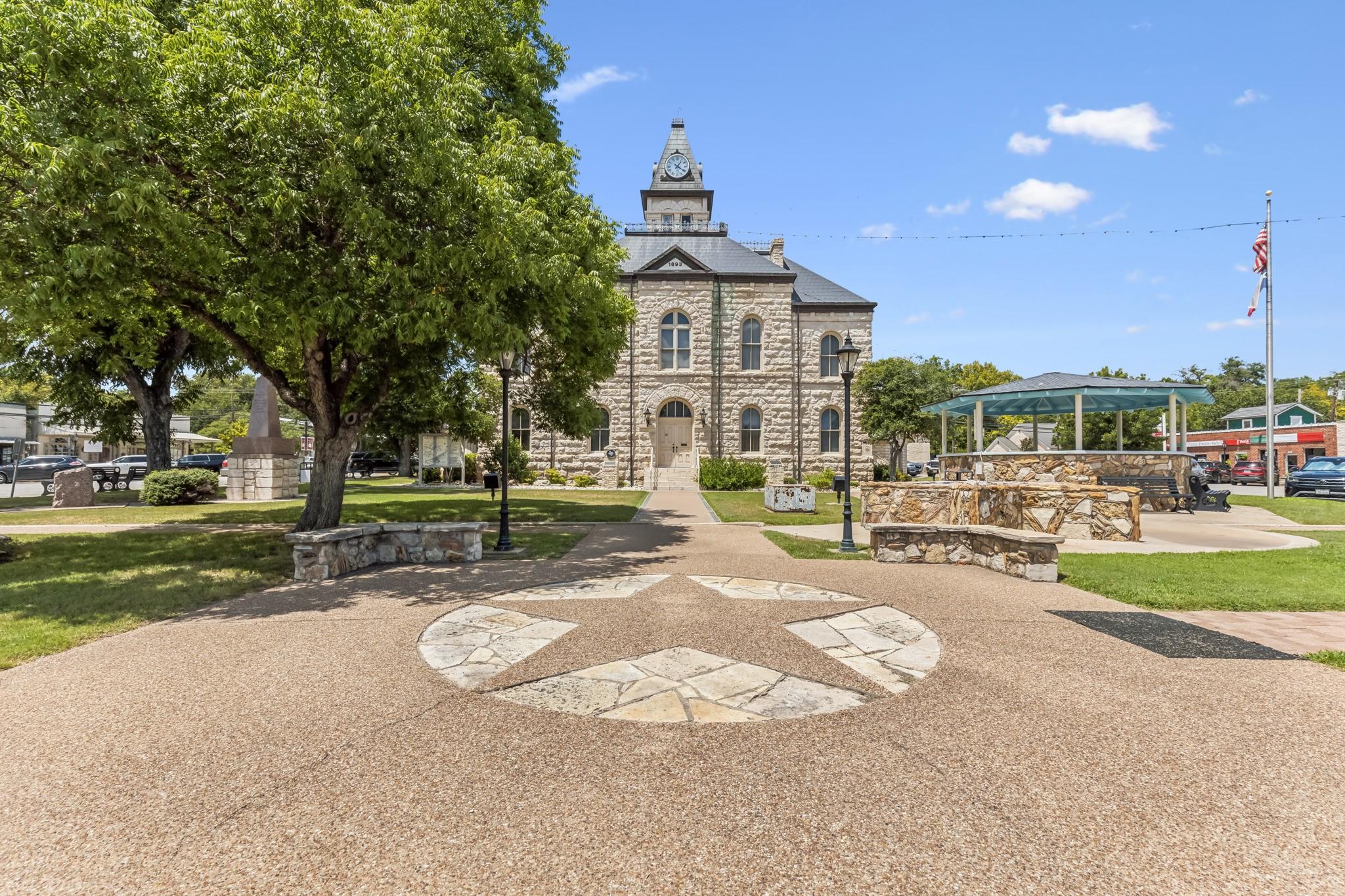 main property photo 37