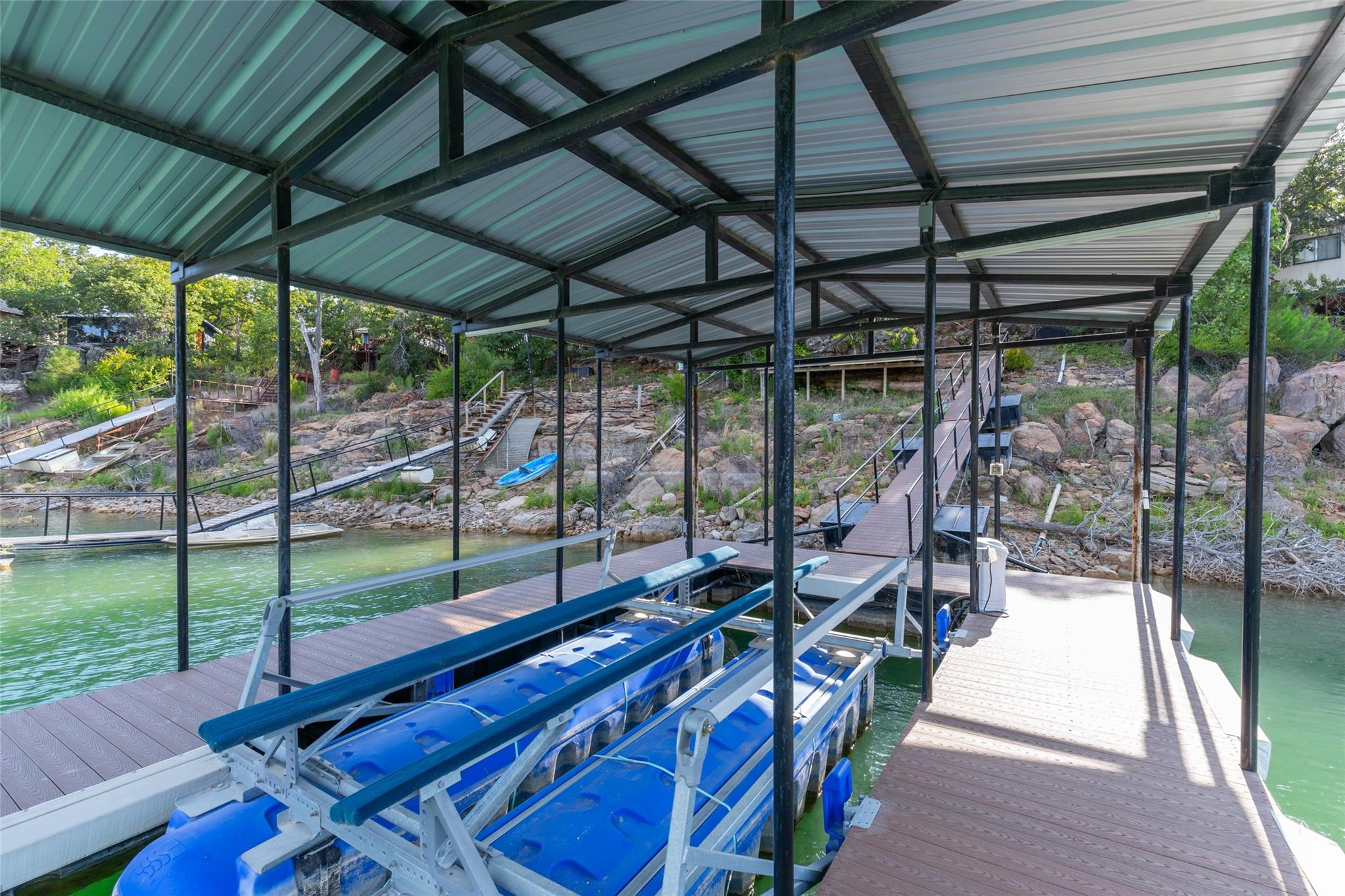 main property photo 28