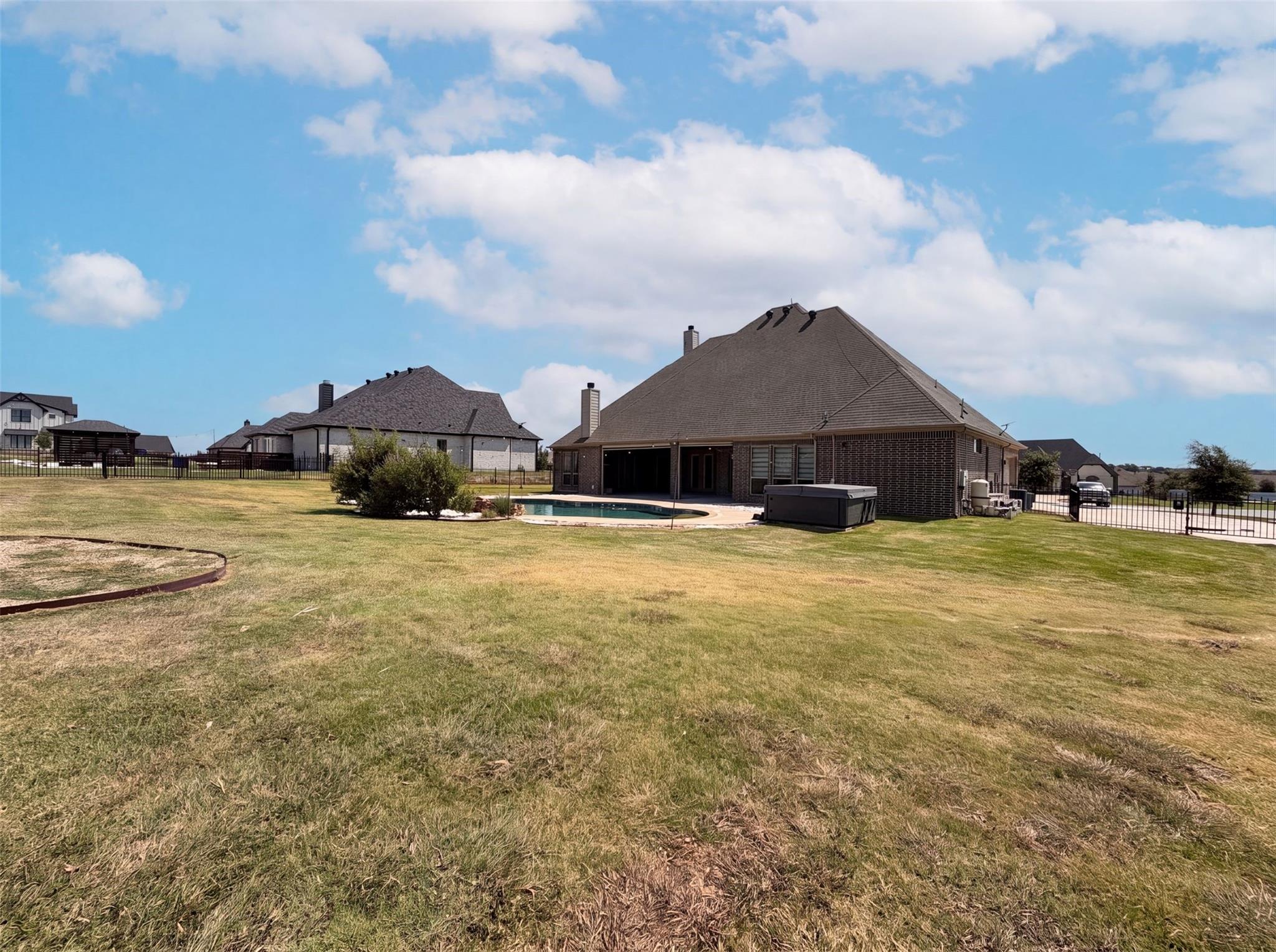 main property photo 28