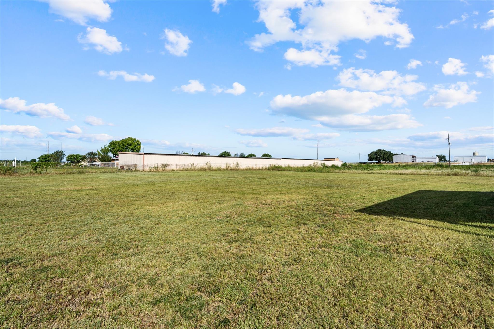 main property photo 28