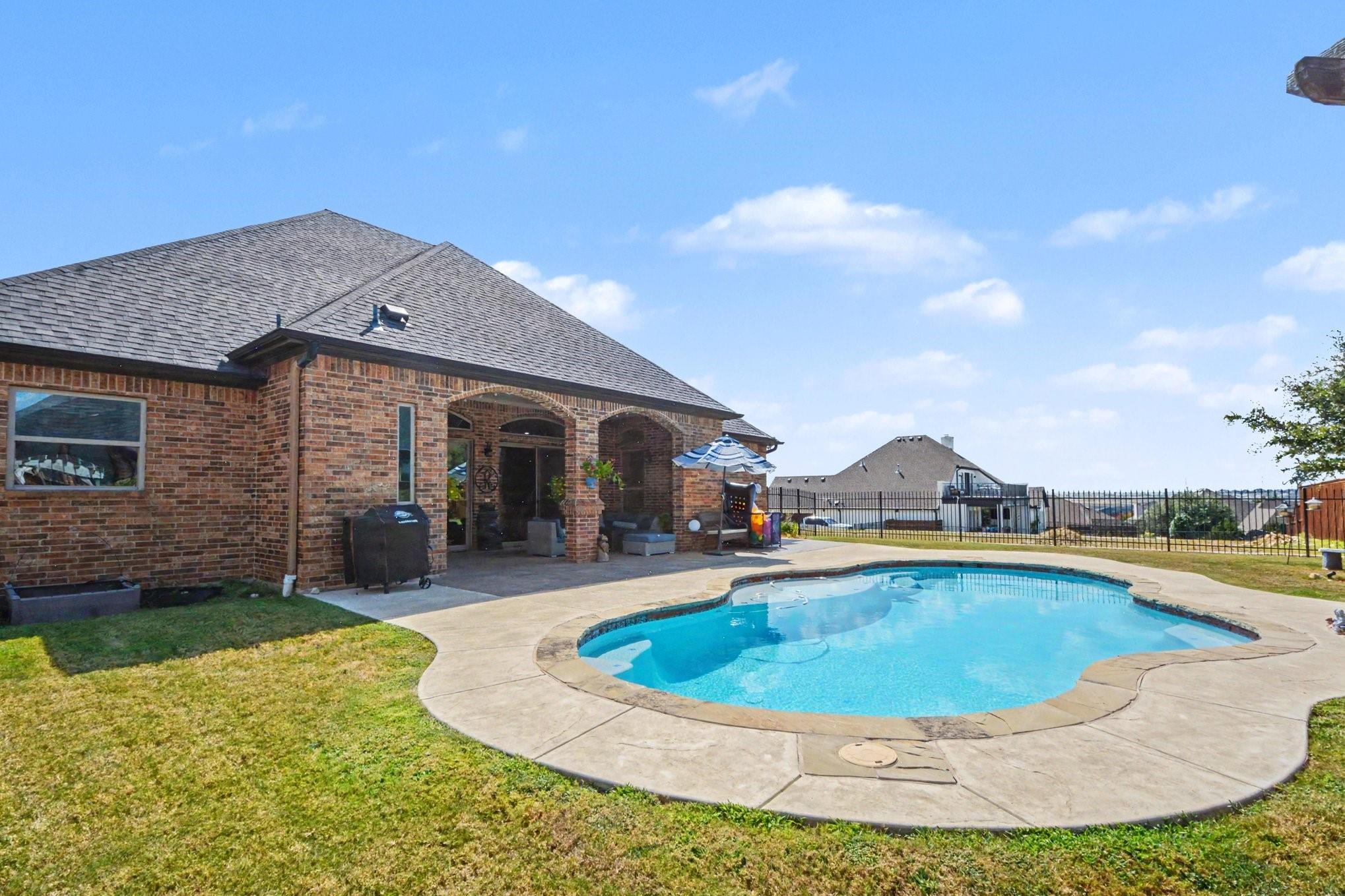 main property photo 27