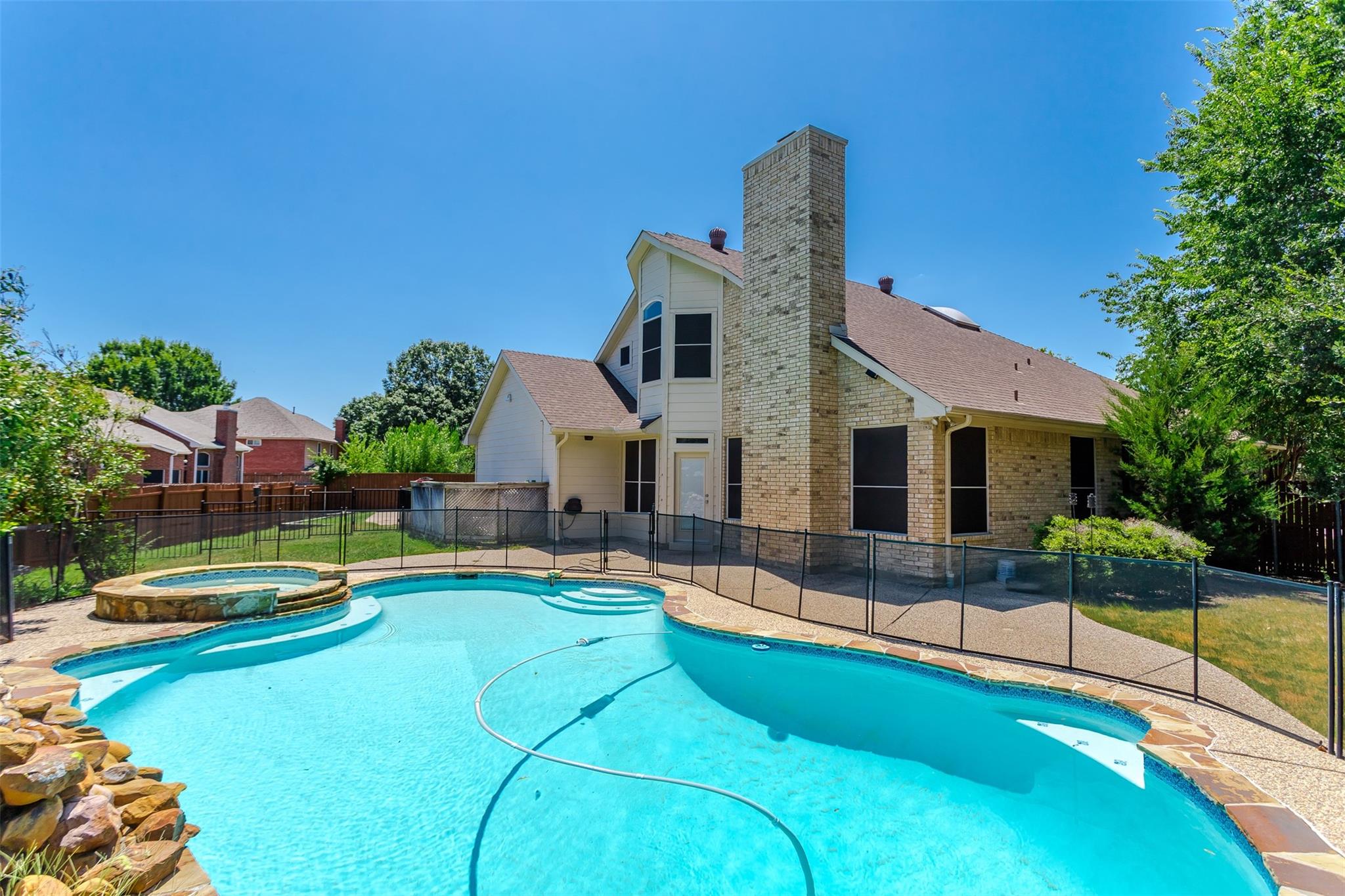 main property photo 37