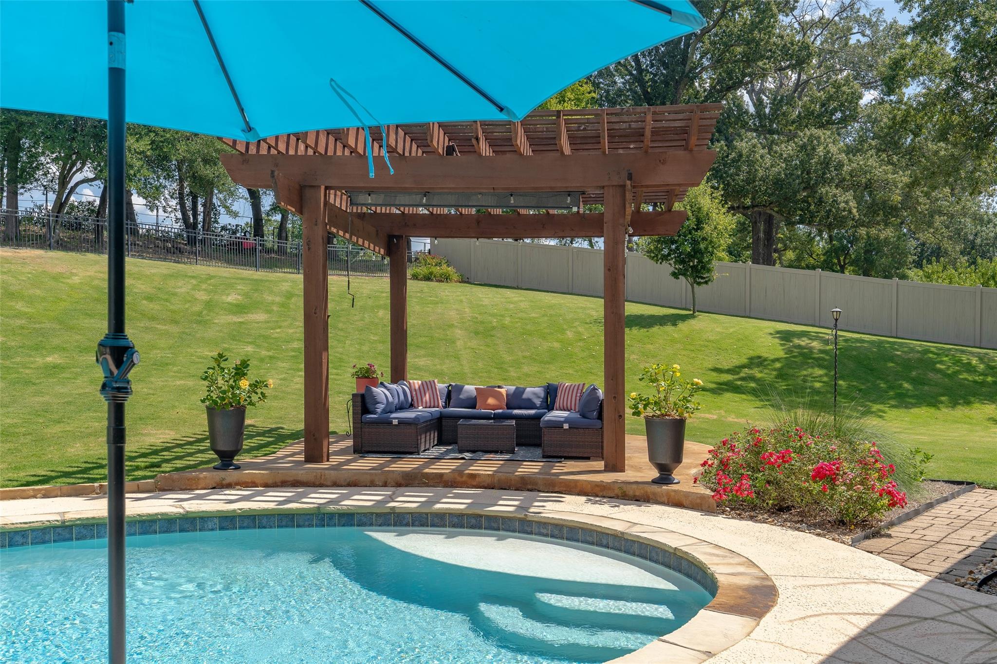 main property photo 34