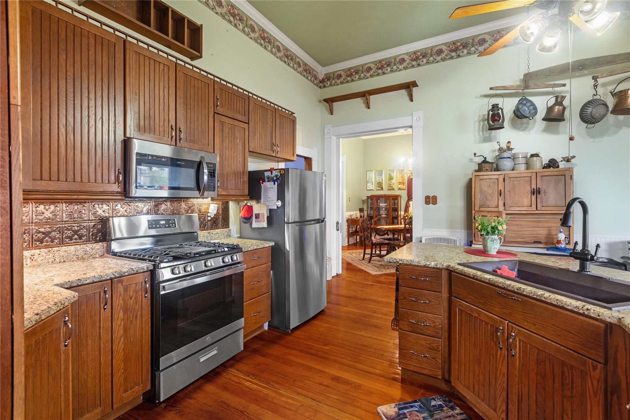 main property photo 6