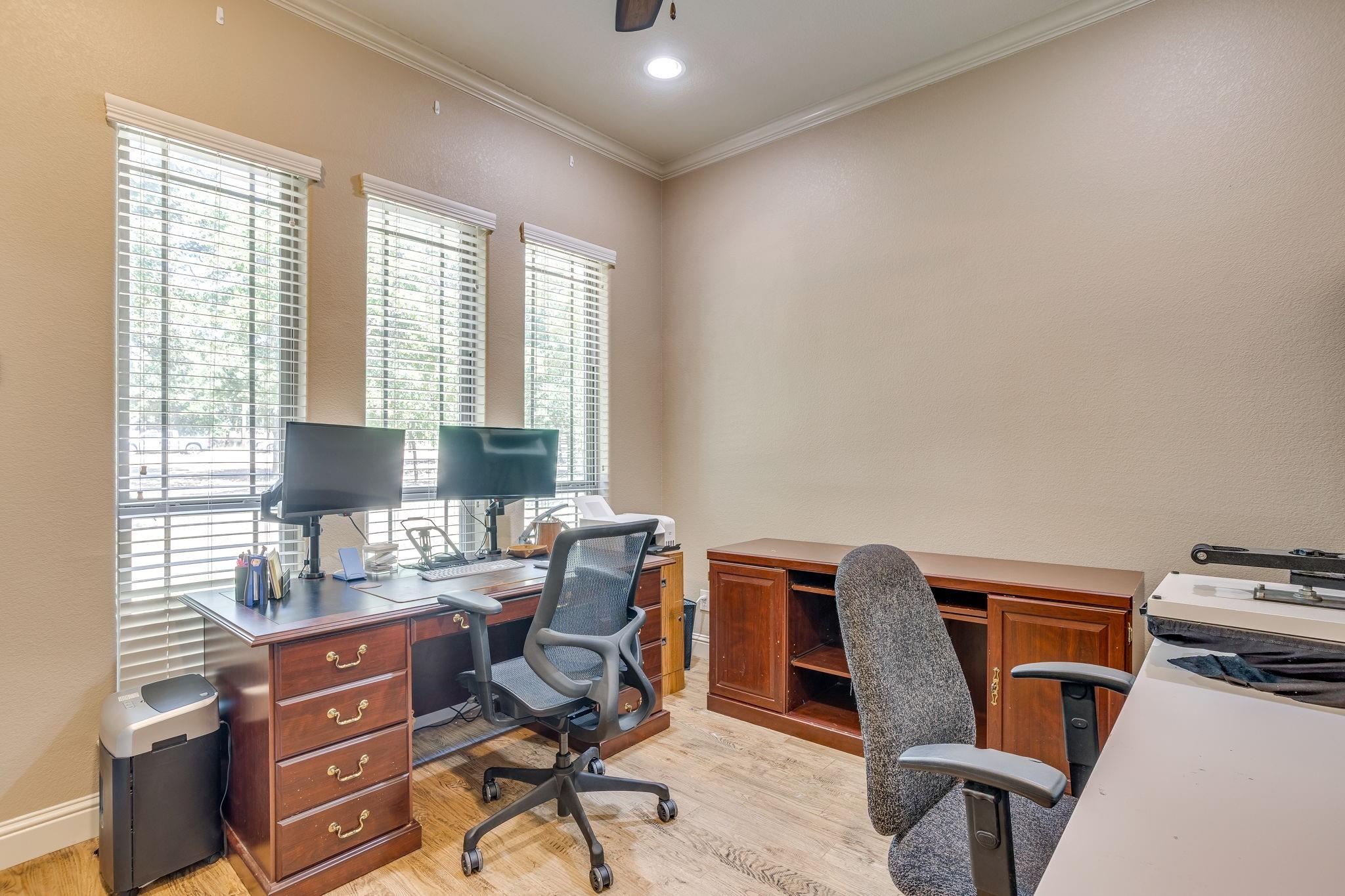 main property photo 28